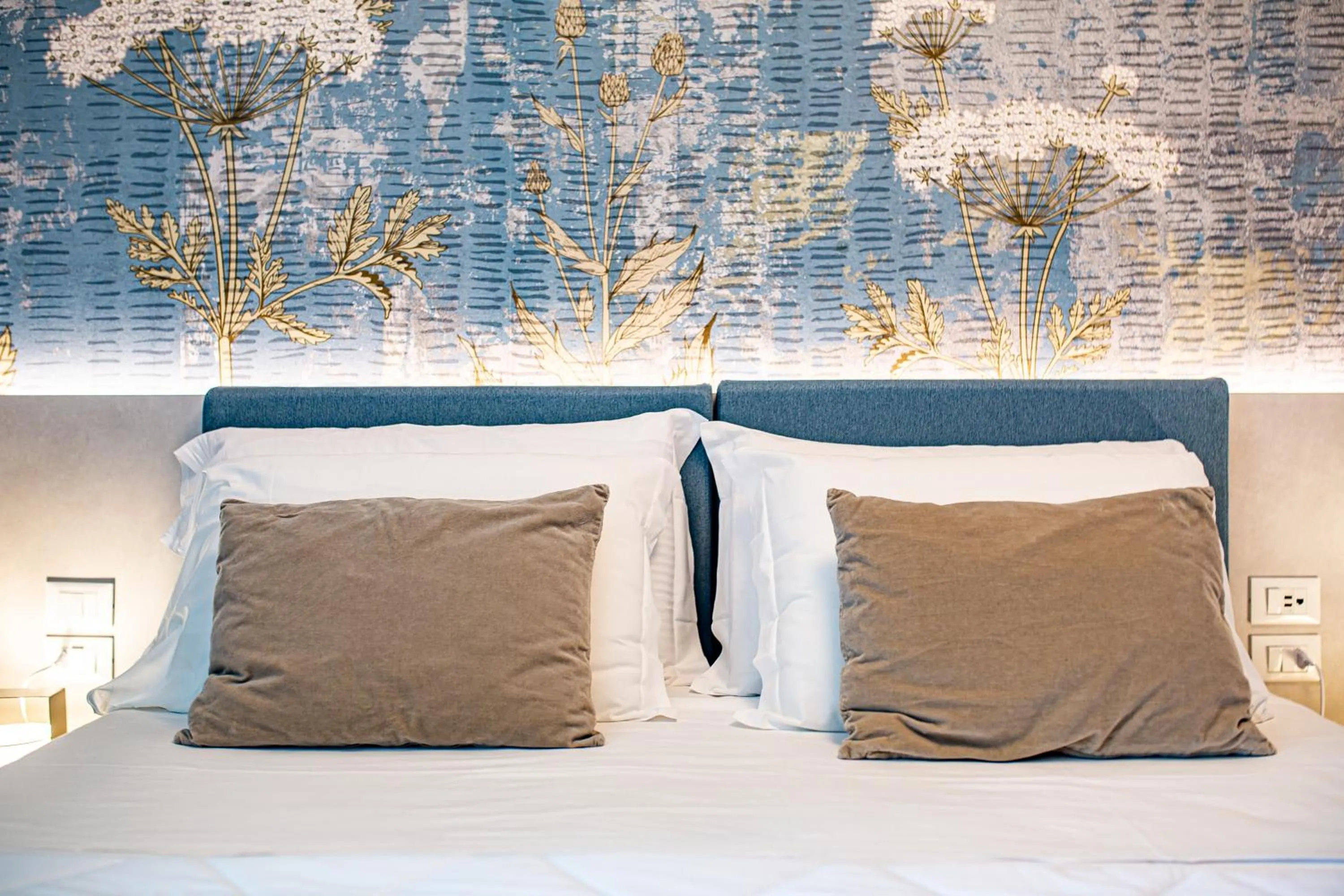 Property building, Bed in Hotel Bembo