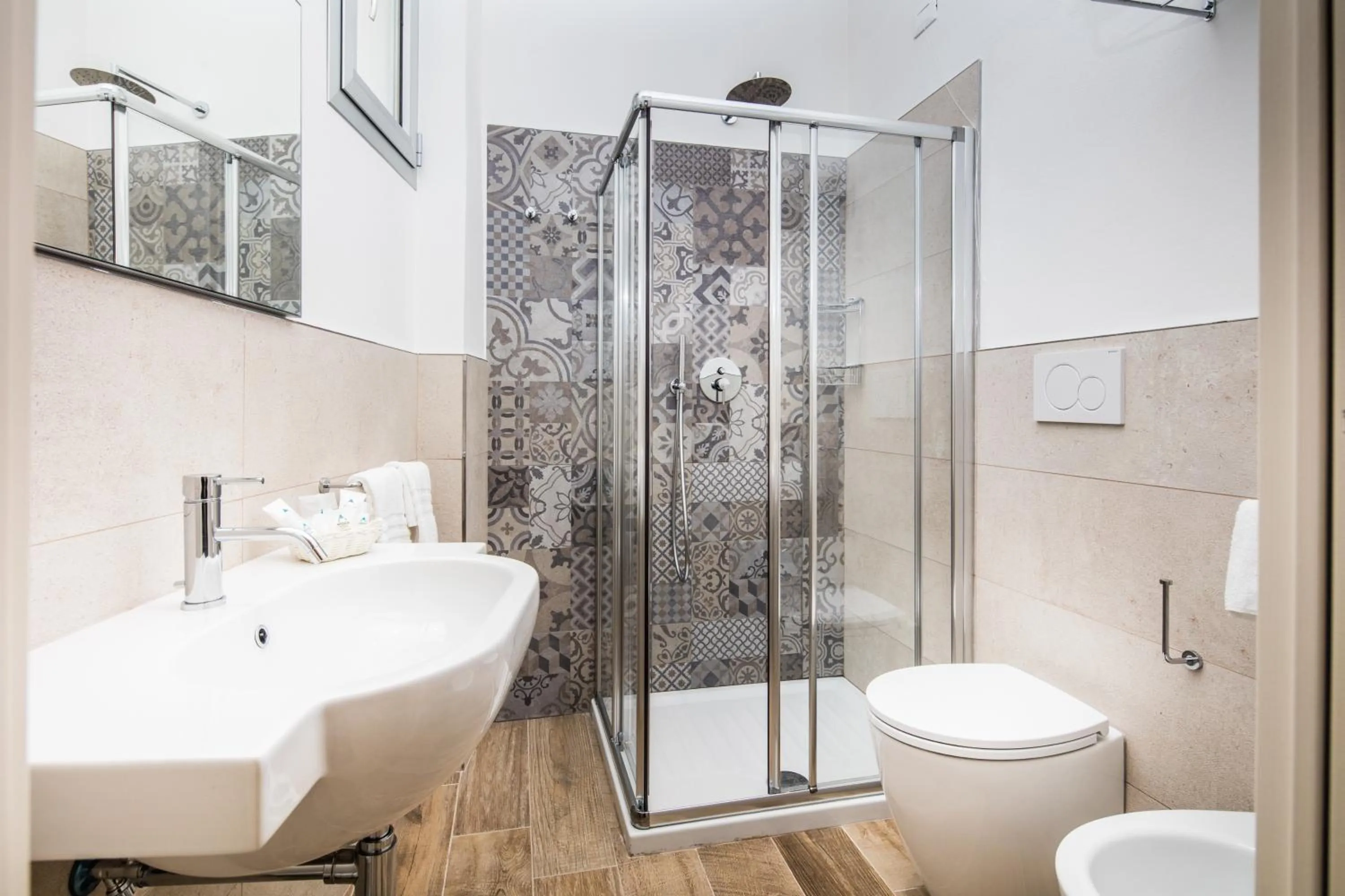 Shower in Hotel Excelsior