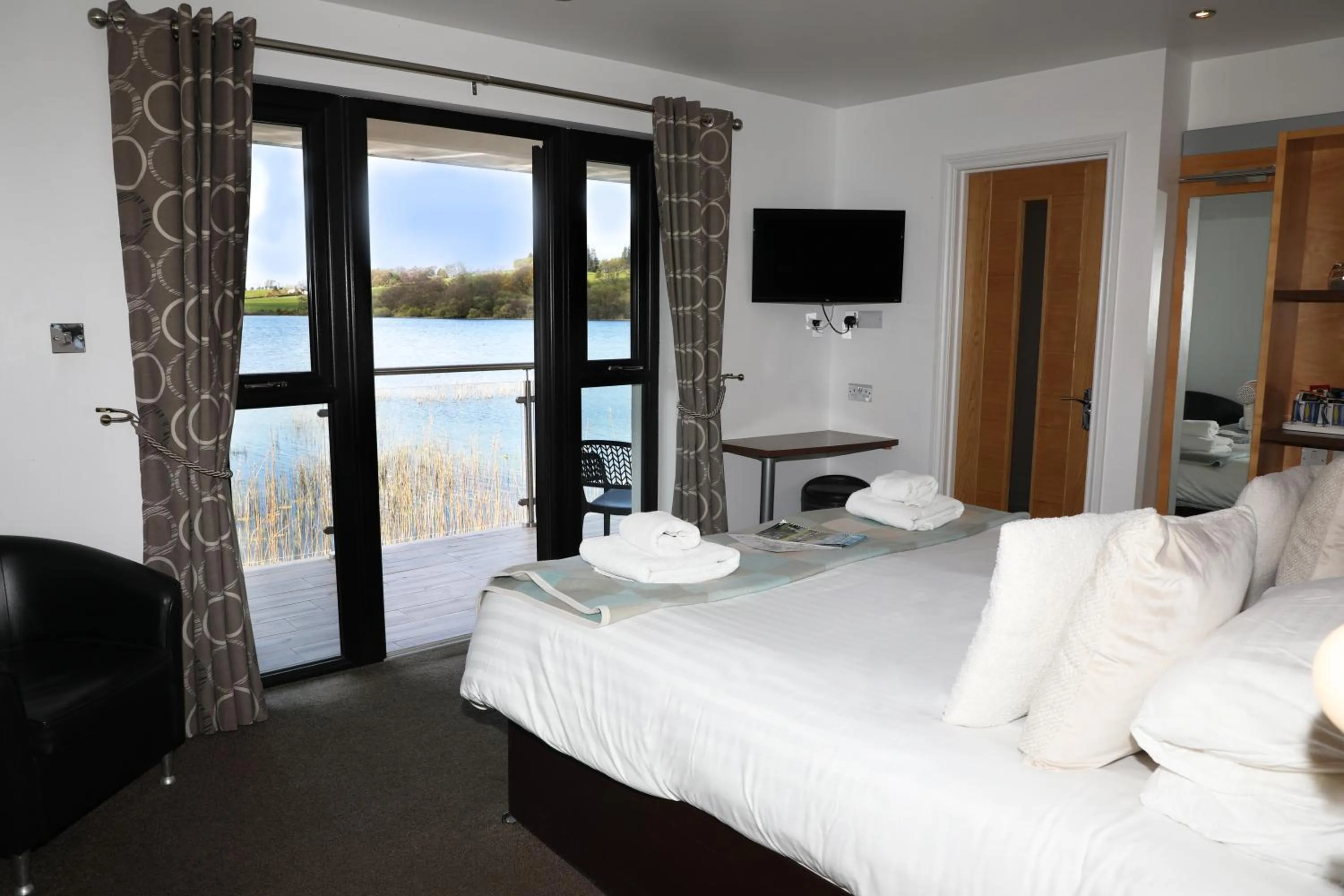 Bed in The Inn on the Loch