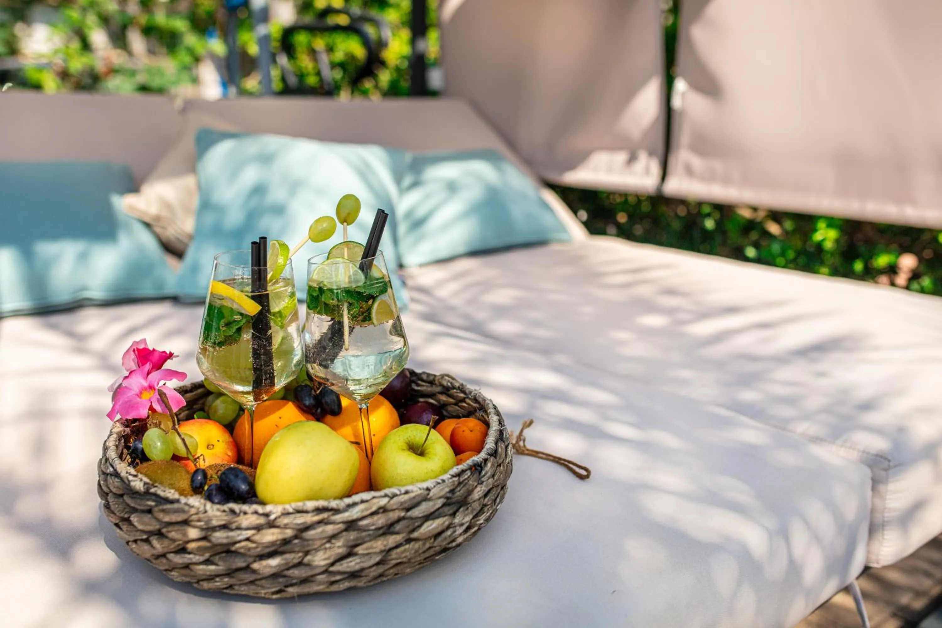 Restaurant/places to eat in Hotel Bellevue