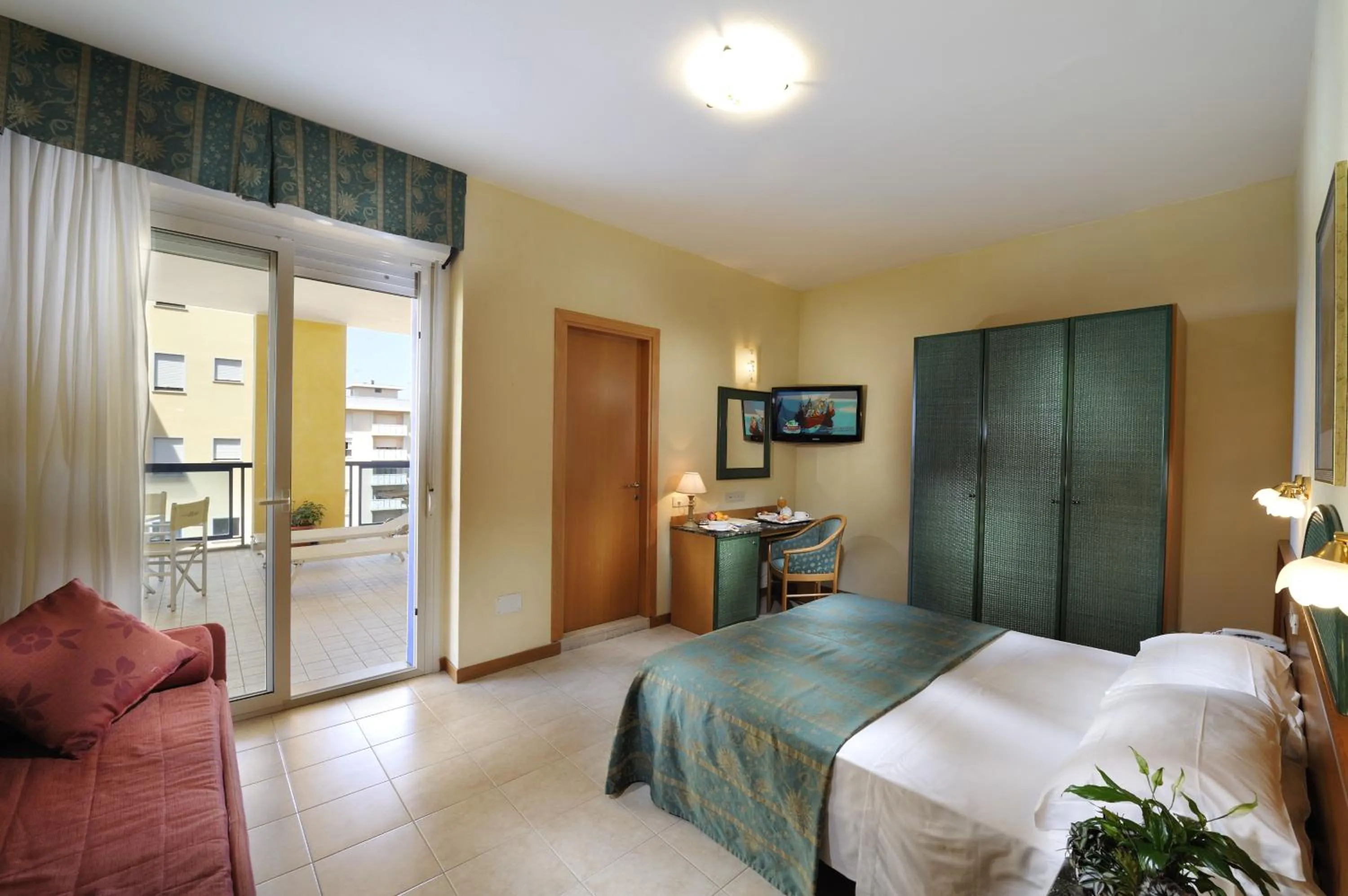 Day, Bed in Hotel Bellevue