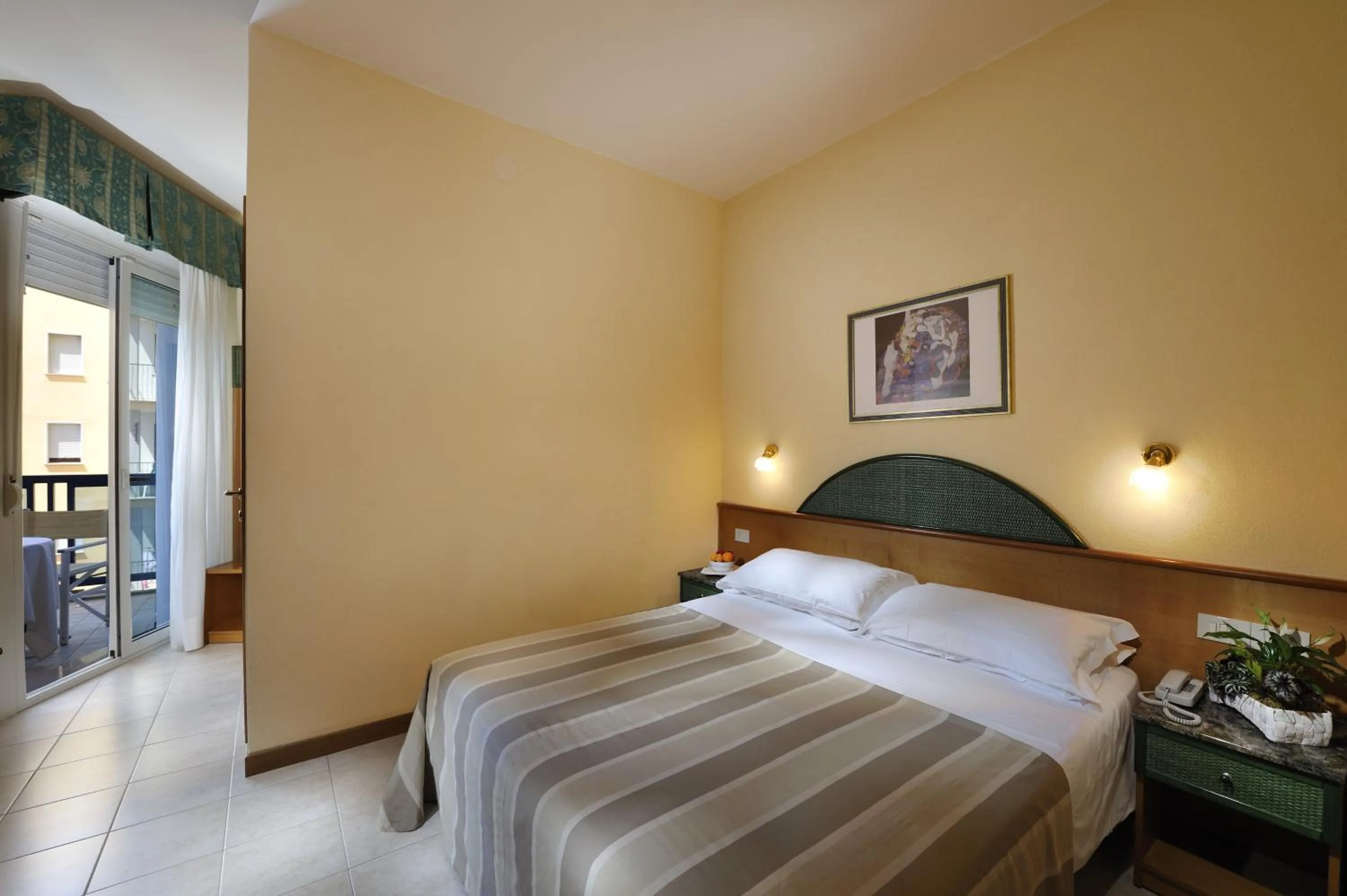 Day, Bed in Hotel Bellevue