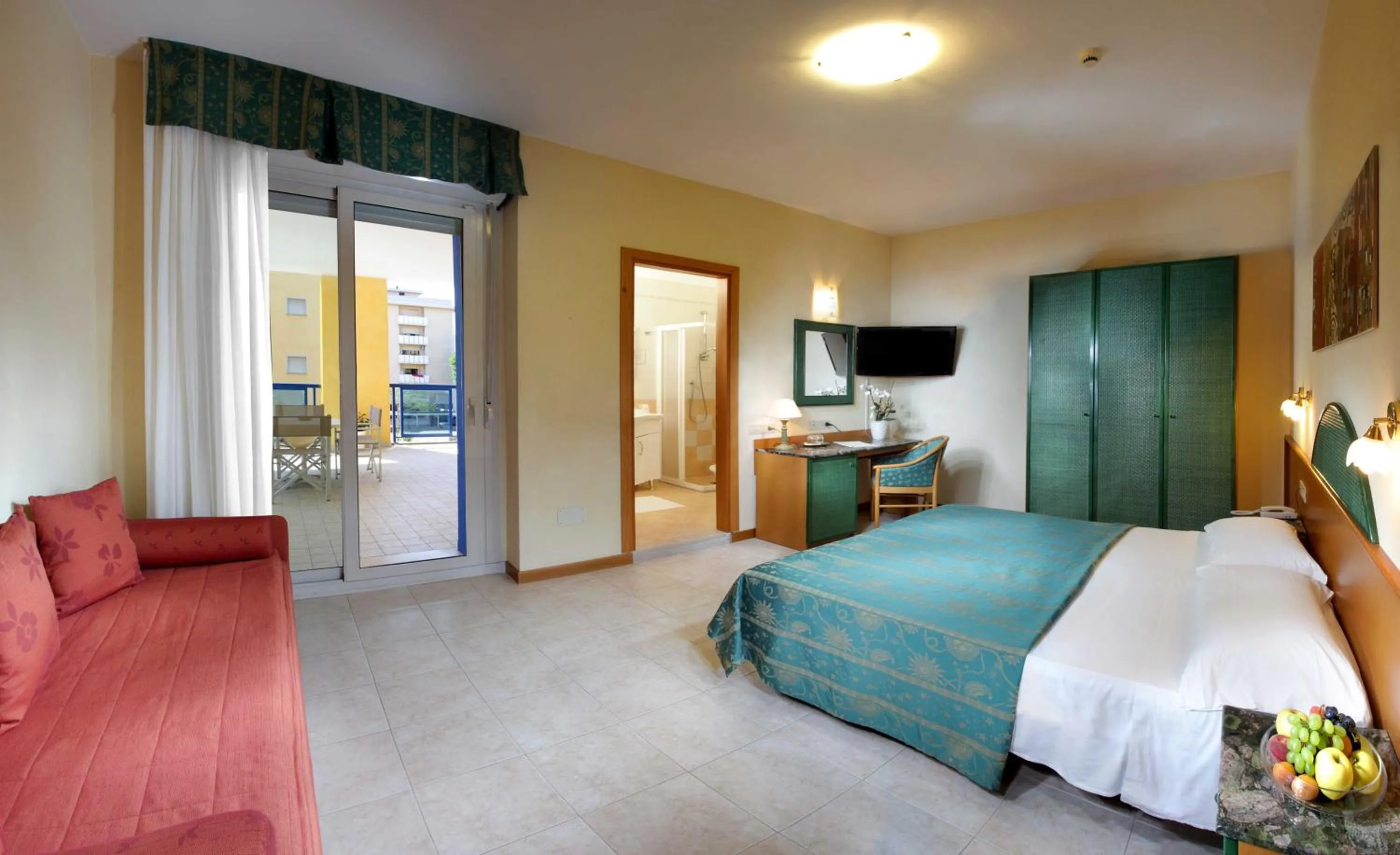 Balcony/Terrace, Bed in Hotel Bellevue