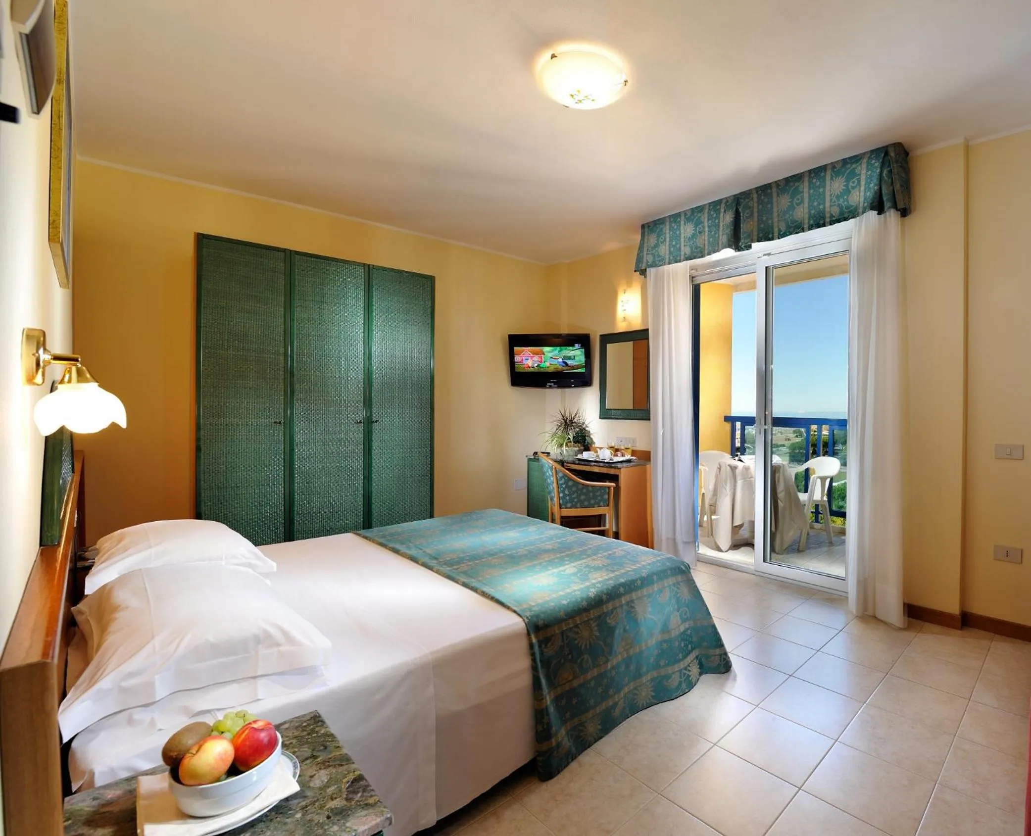 Photo of the whole room, Bed in Hotel Bellevue