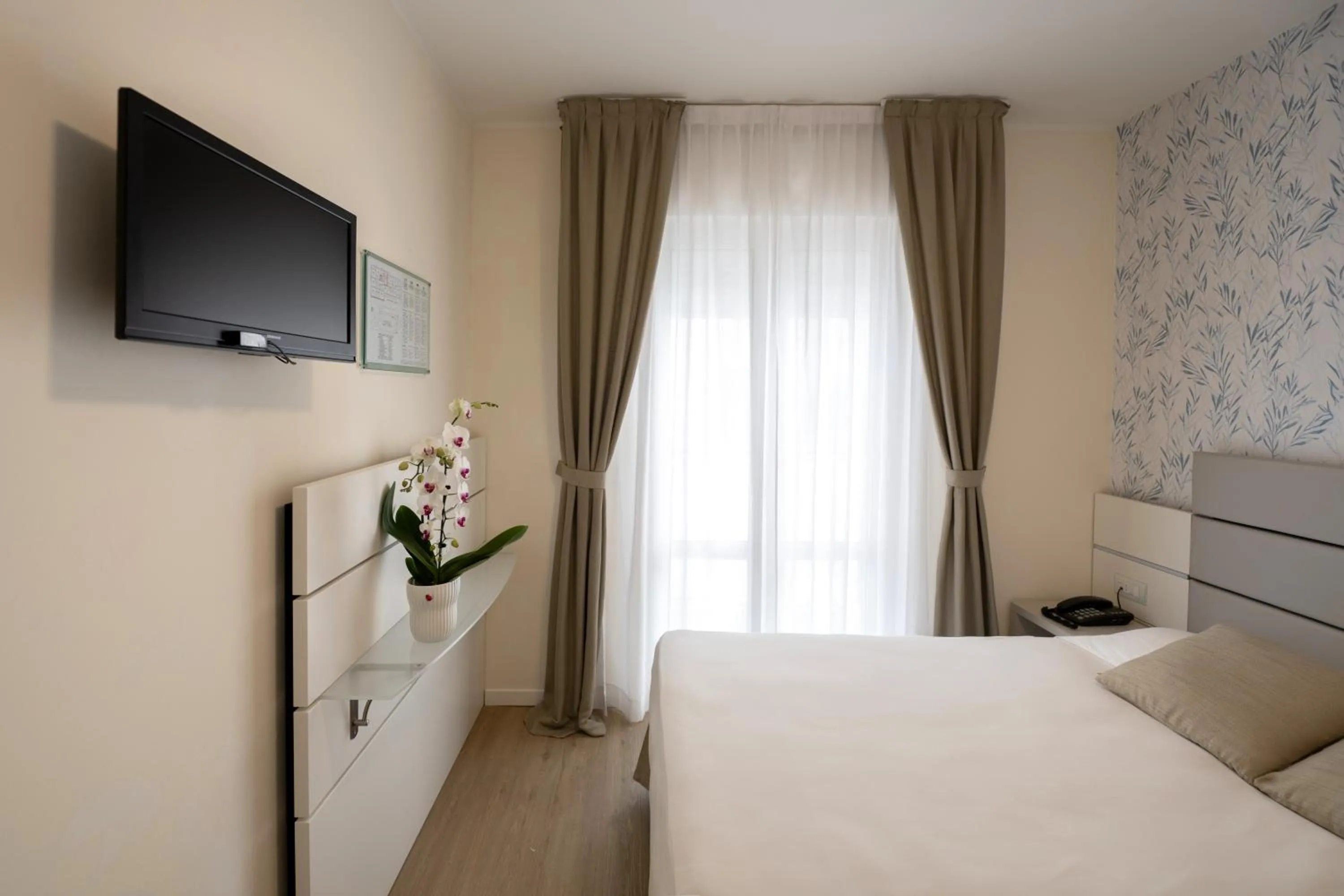 Bed in Hotel Astoria