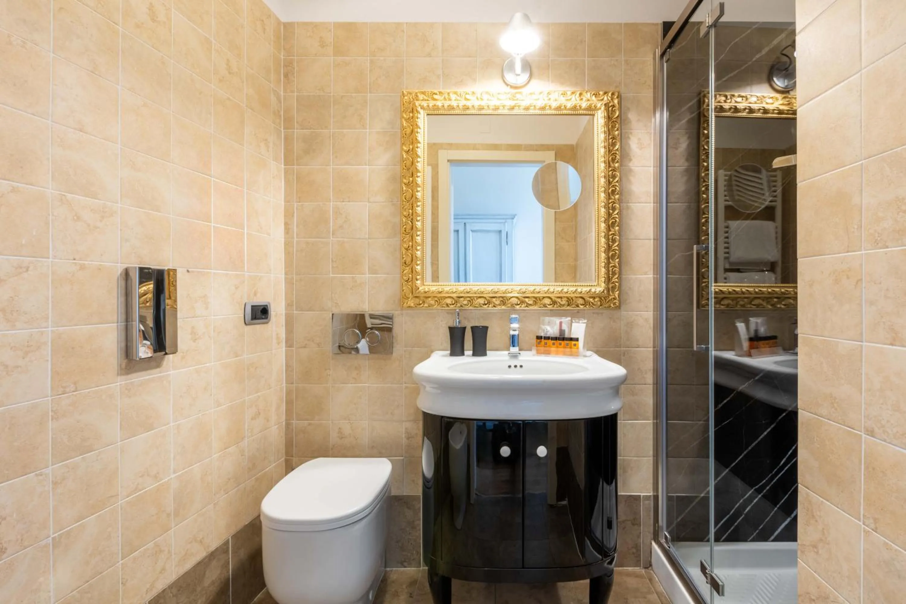 Bathroom in Relais Hotel Centrale "Dimora Storica"