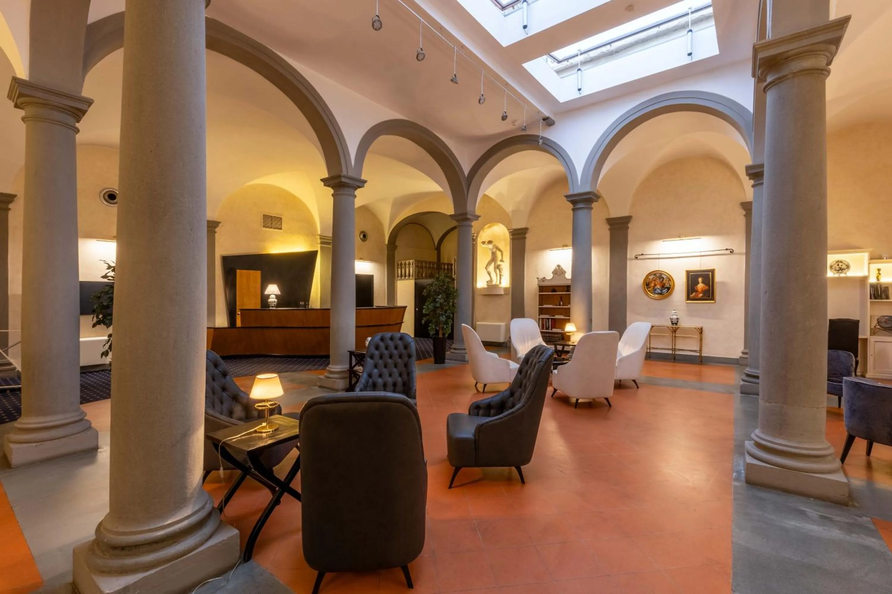 Lobby or reception in Relais Hotel Centrale "Dimora Storica"