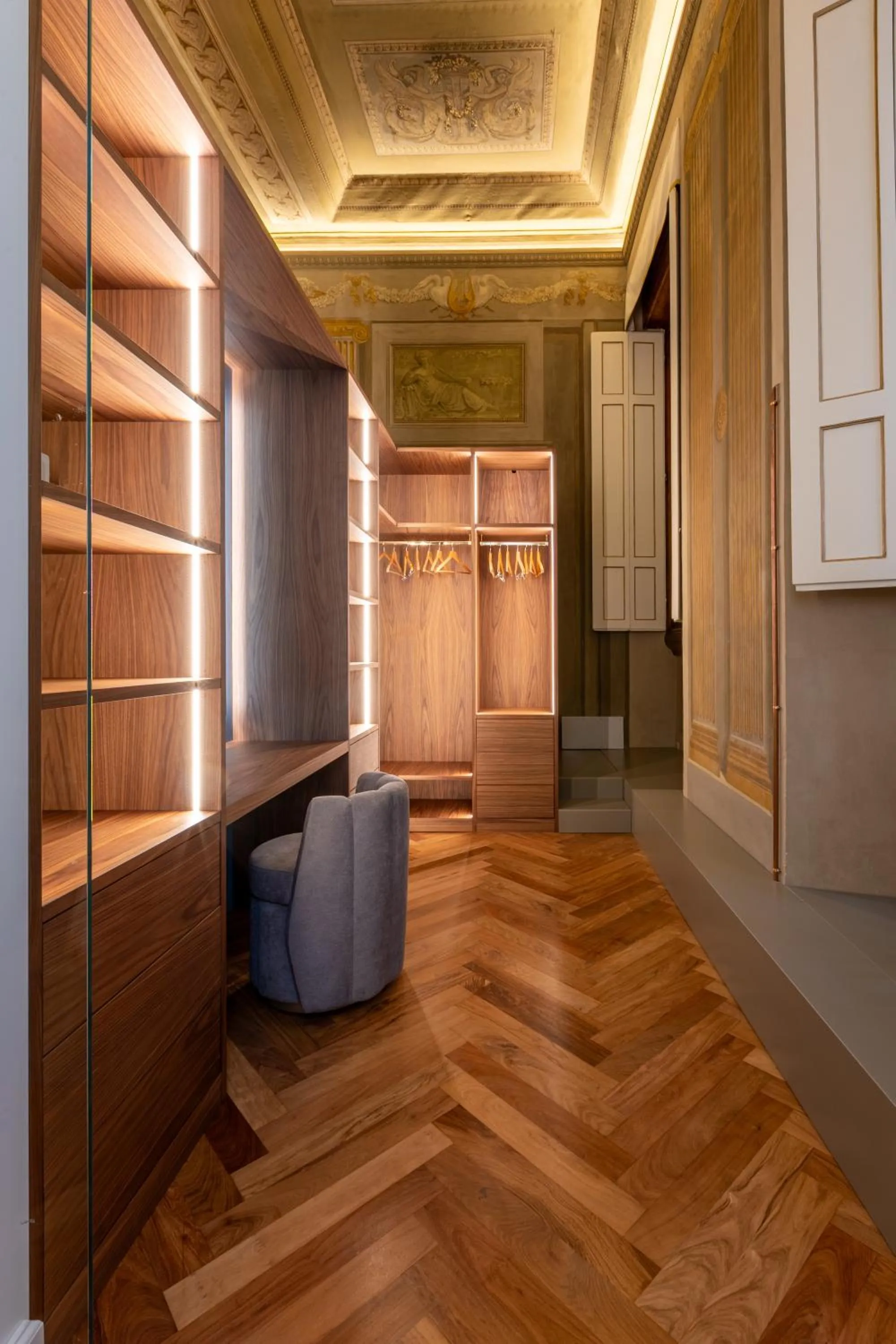 wardrobe in Relais Hotel Centrale "Dimora Storica"