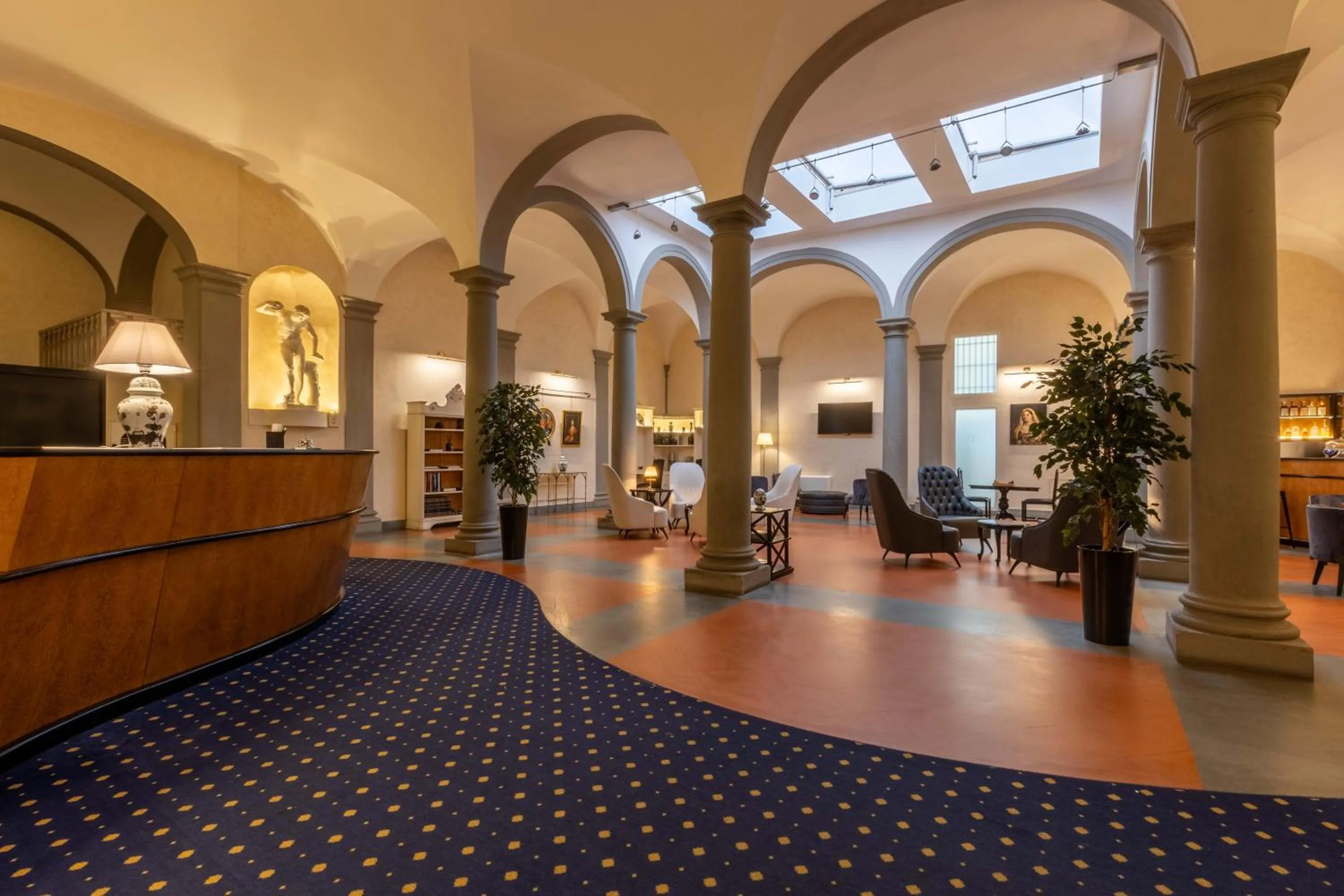 Lobby or reception in Relais Hotel Centrale "Dimora Storica"