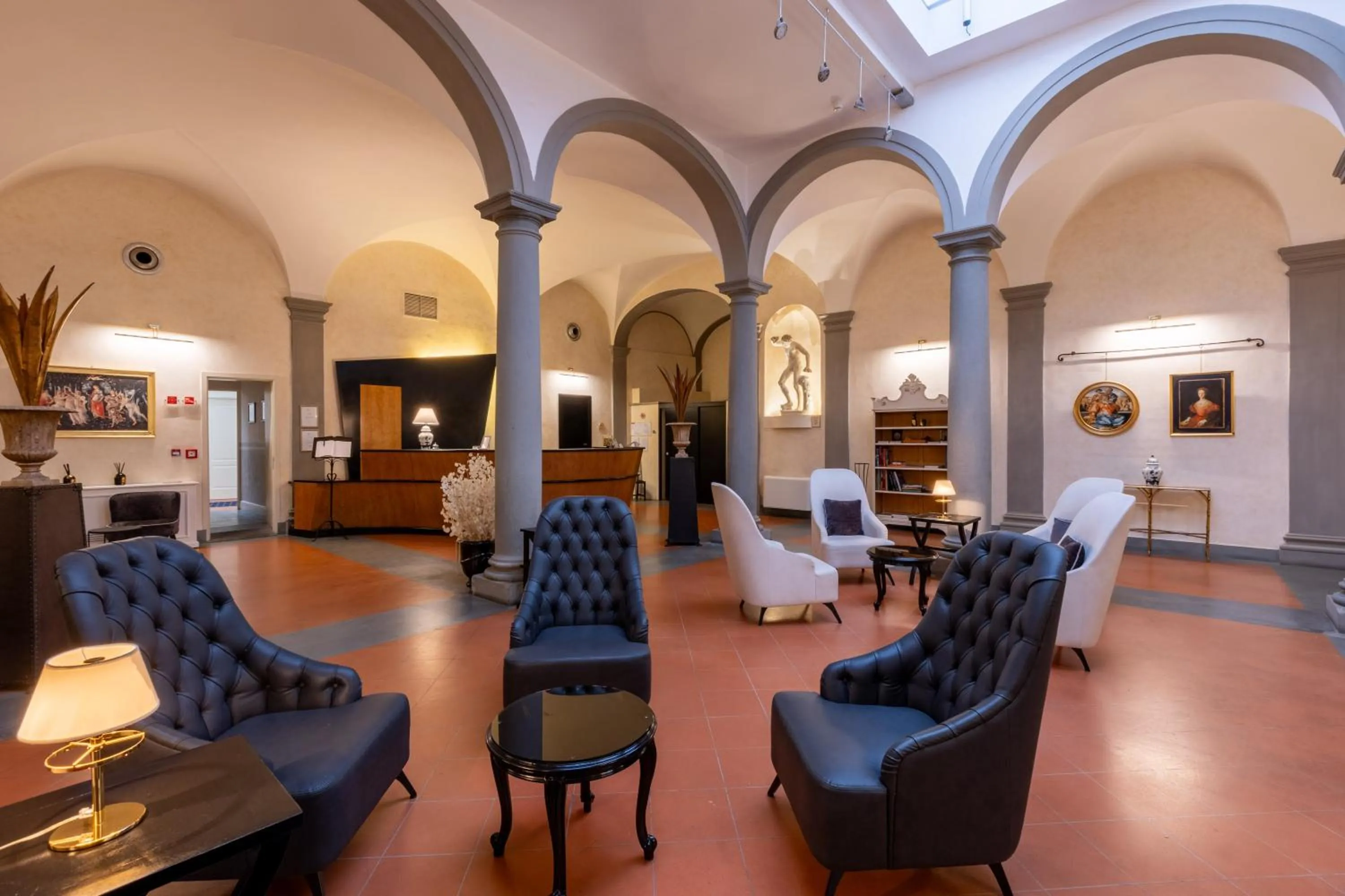 Lobby or reception in Relais Hotel Centrale "Dimora Storica"
