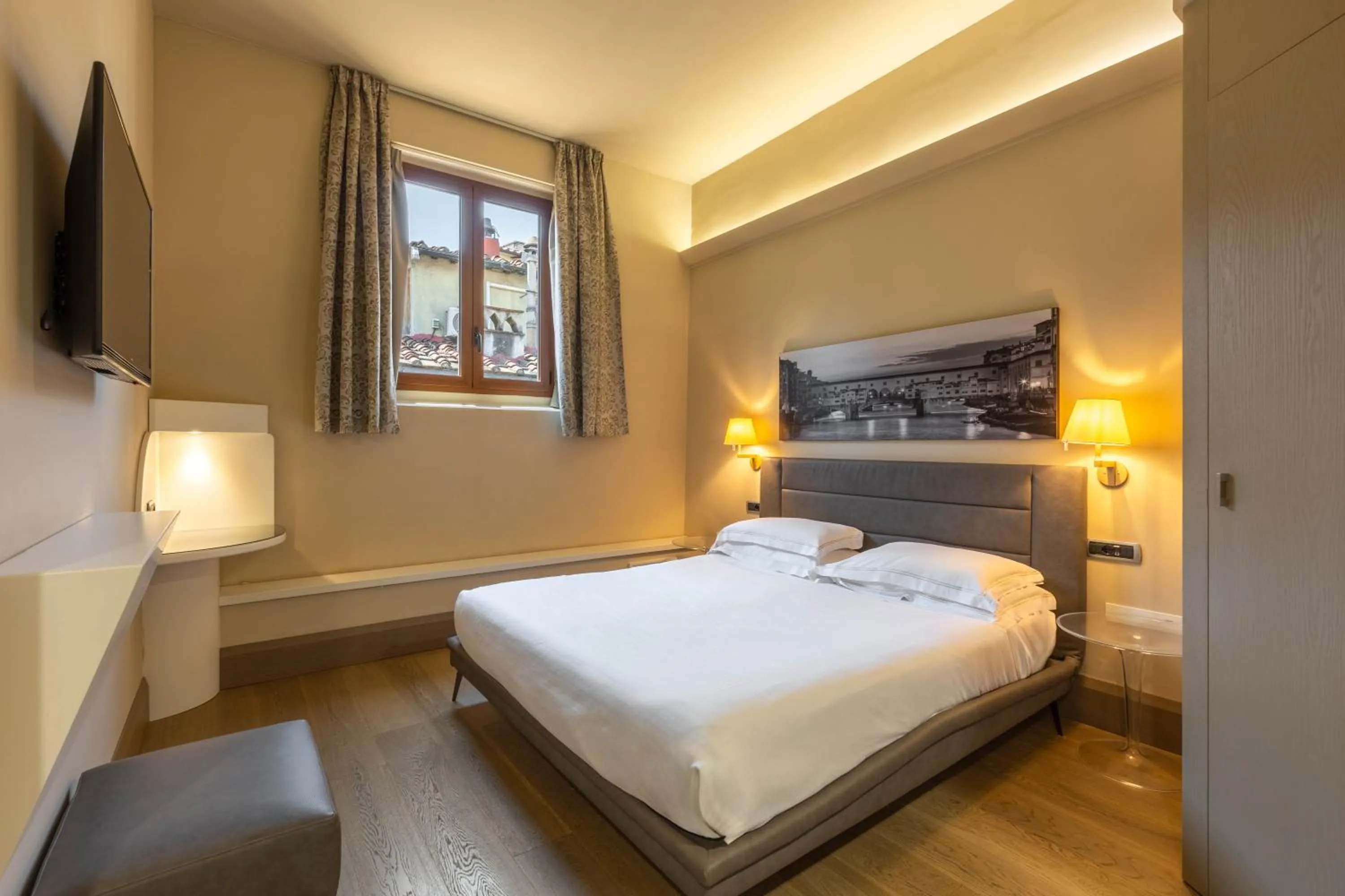 Bathroom, Bed in Relais Hotel Centrale "Dimora Storica"