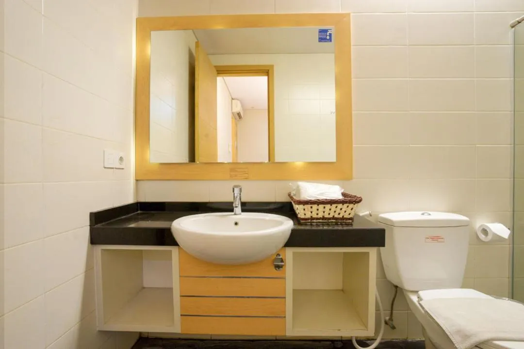 Bathroom in Life Hotel Stasiun Kota Surabaya