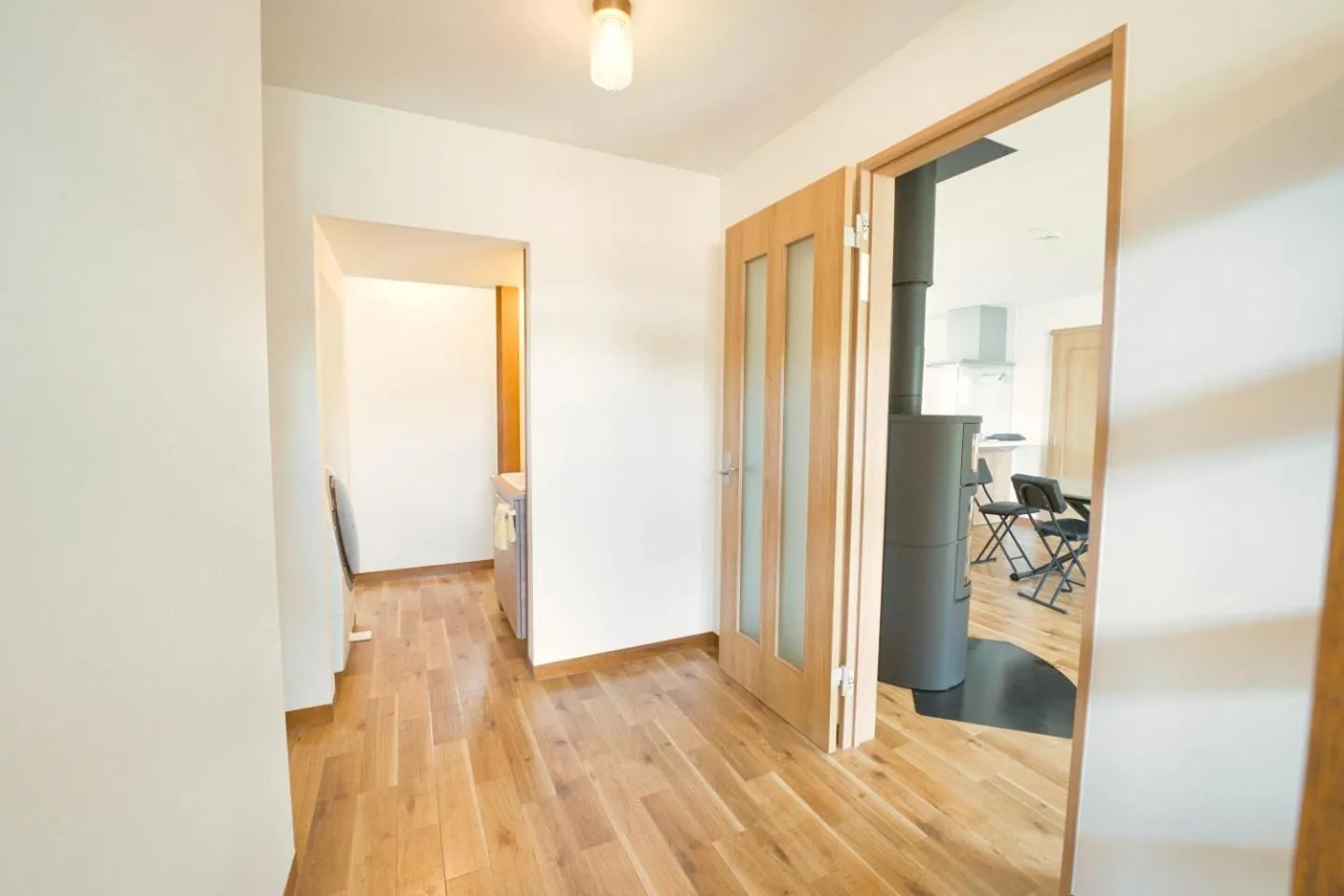 Photo of the whole room in Maple Farm