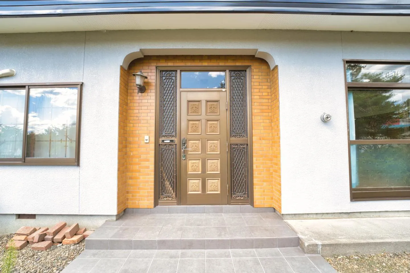 Facade/entrance in Maple Farm