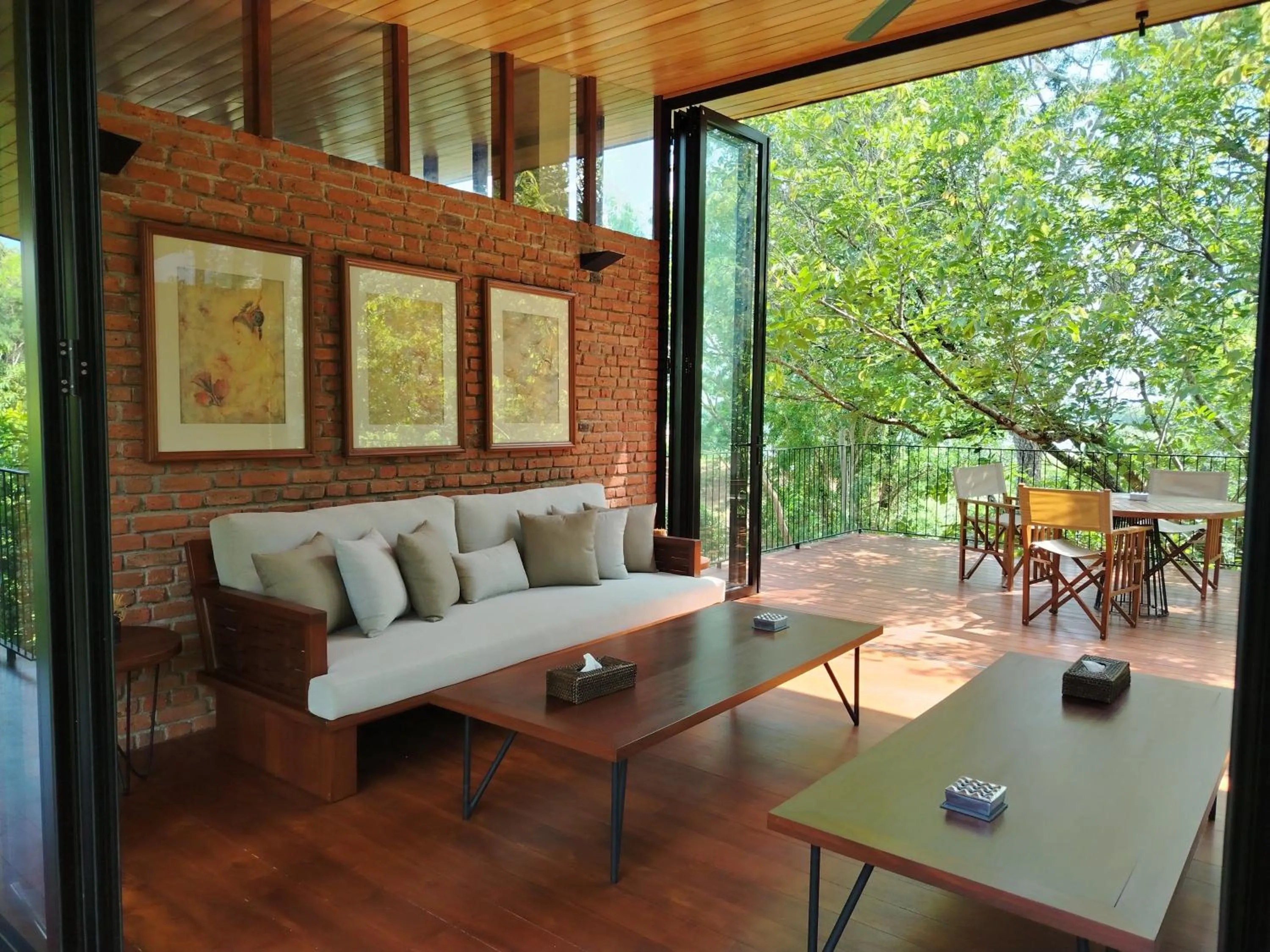 Seating area in Taru Villas Maia - Habarana