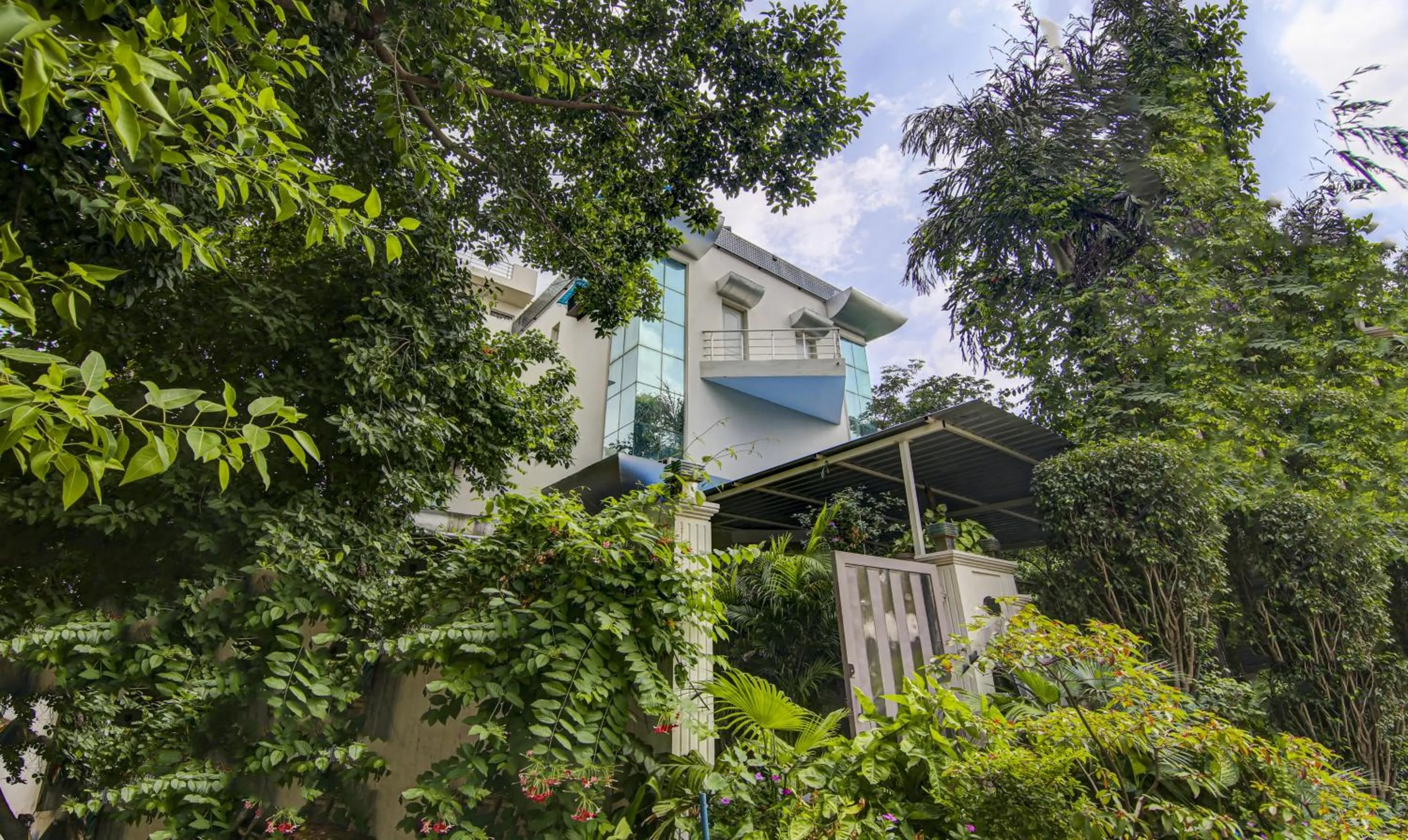 Property building in Treebo Mall View, DLF Phase II