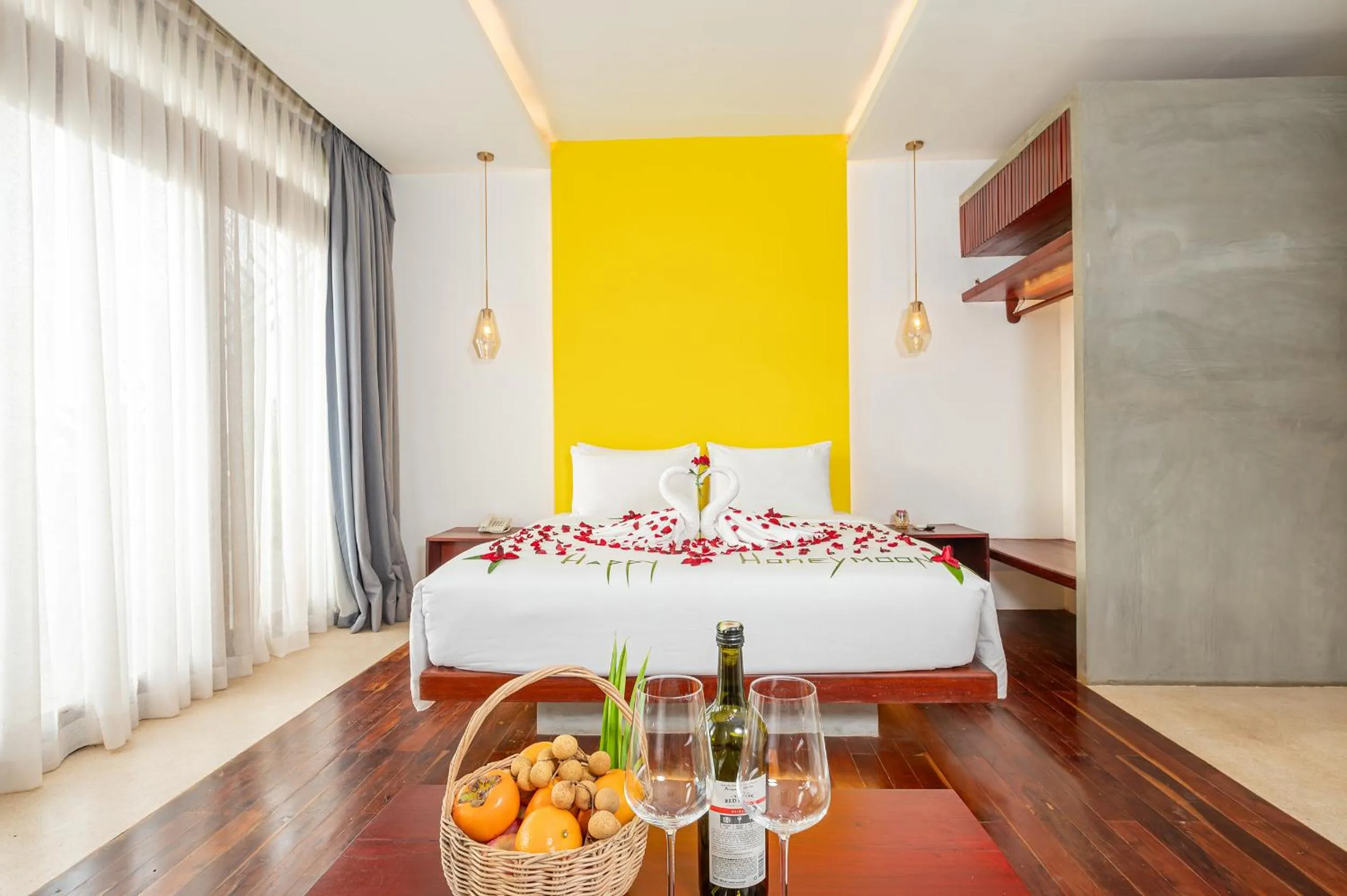 Bed in Victoria Central Residence