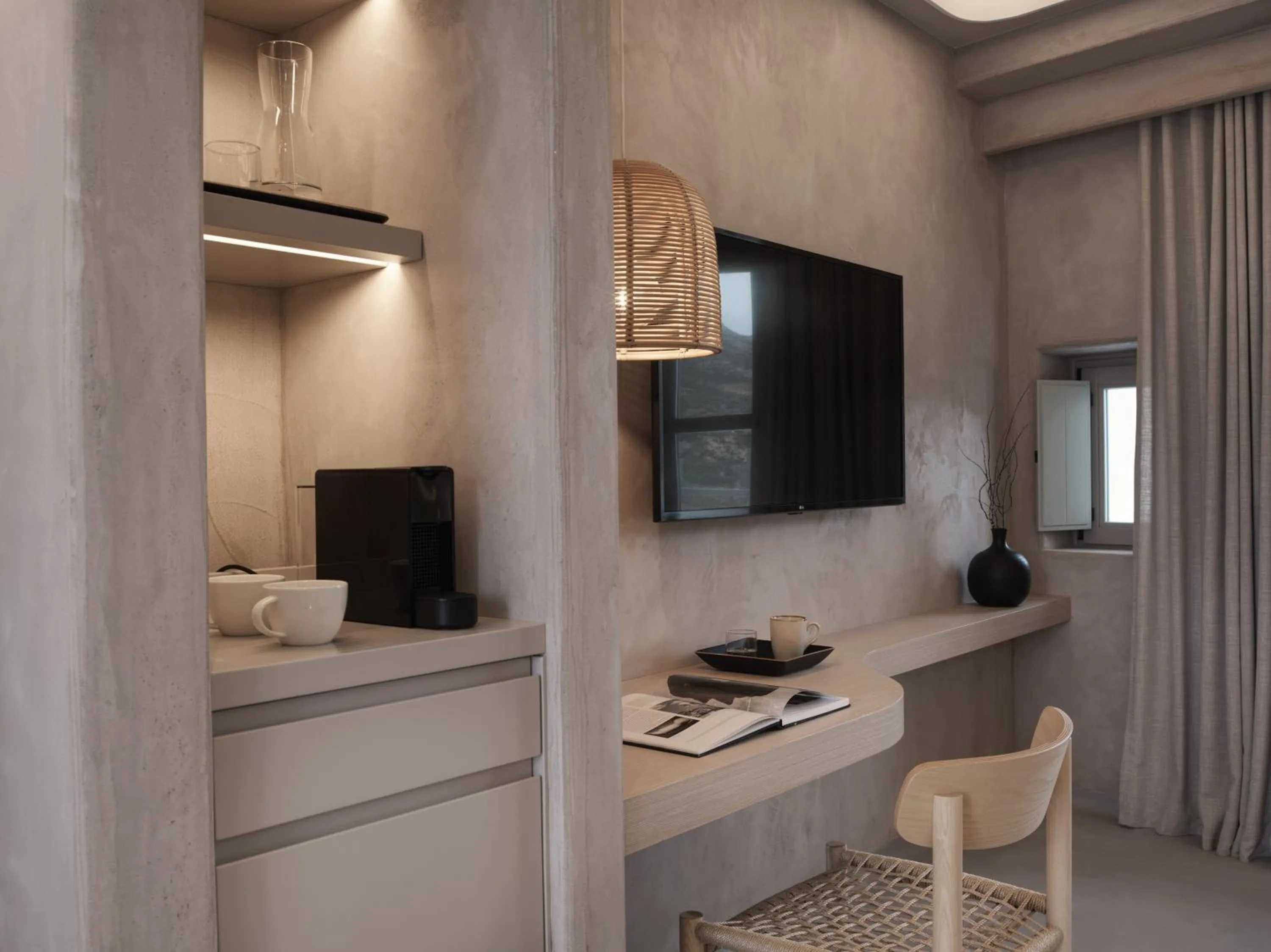 TV and multimedia in Yi Hotel Mykonos