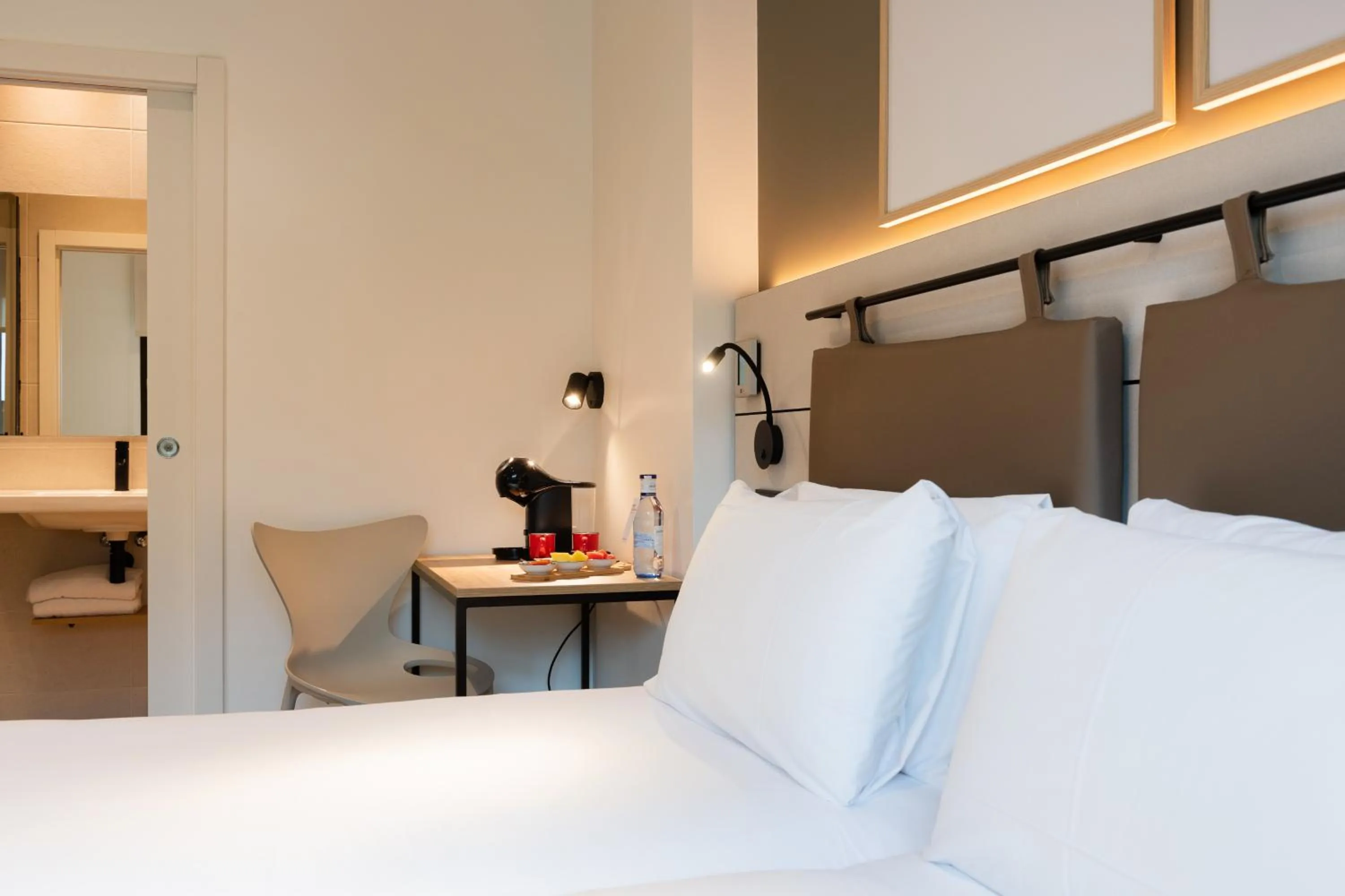 Bed in Leonardo Hotel San Sebastián