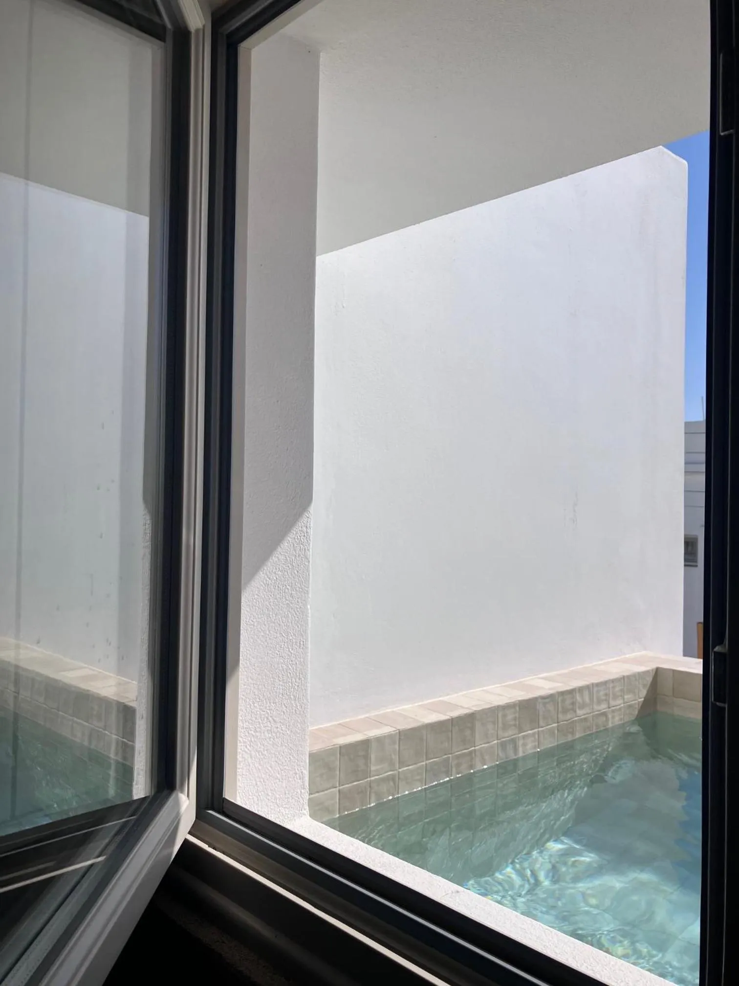 Hot Tub in Ethos Vegan Suites Fira, Santorini