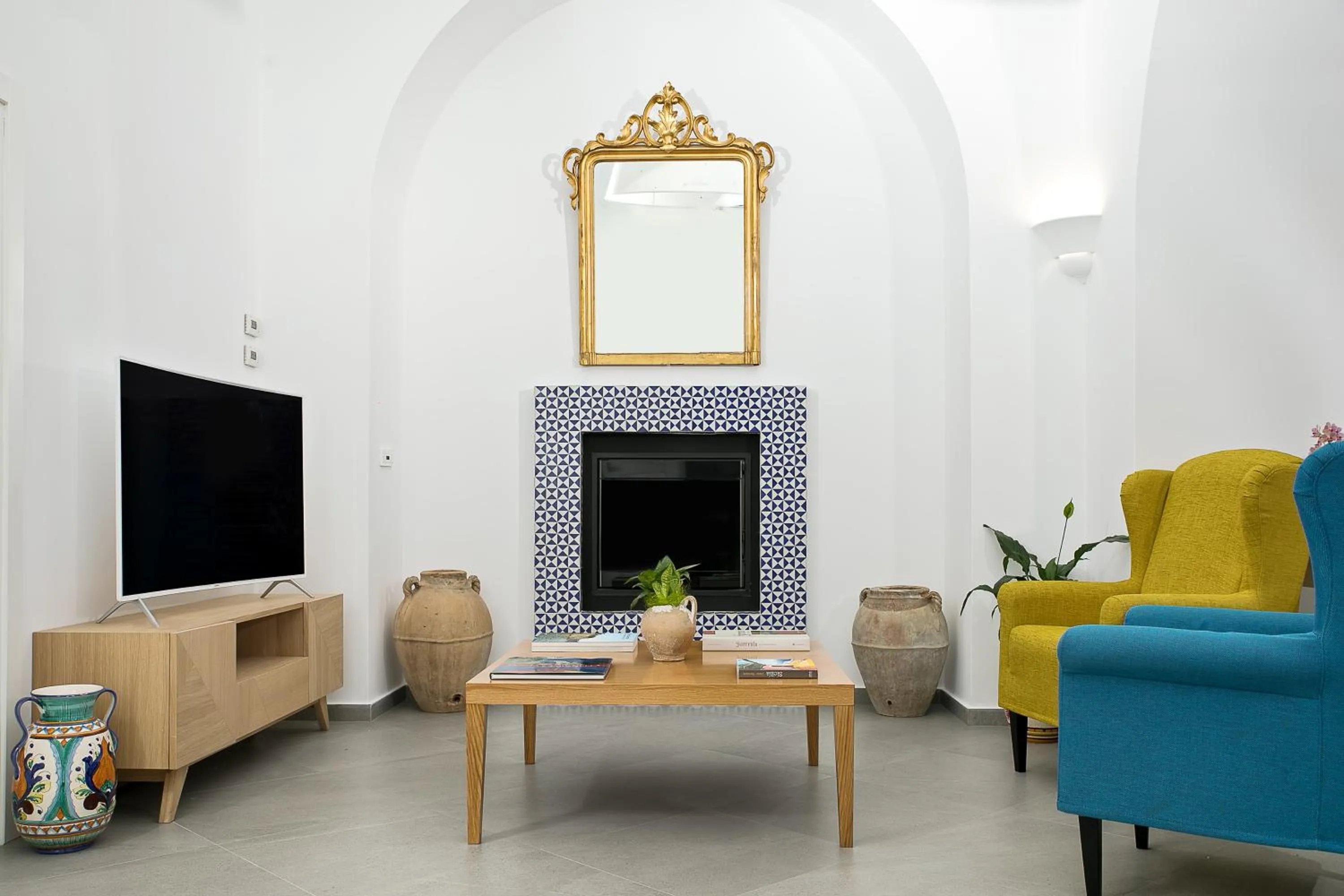 Communal lounge/ TV room in Hotel Villa Garden