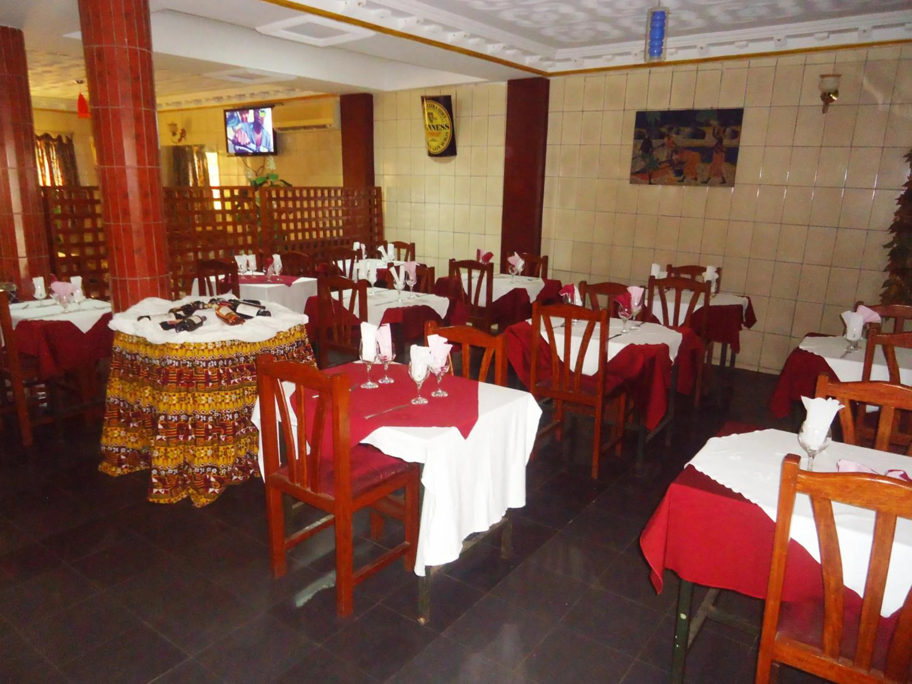 Restaurant/places to eat in HOTEL SAFFANA