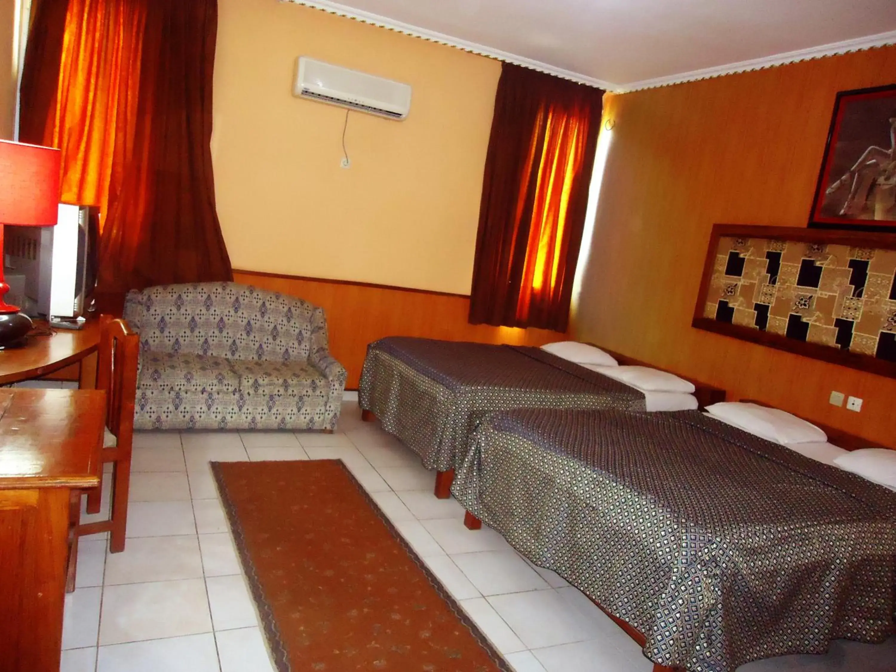 Economy Quadruple Room in HOTEL SAFFANA Economy Quadruple Room in HOTEL SAFFANA