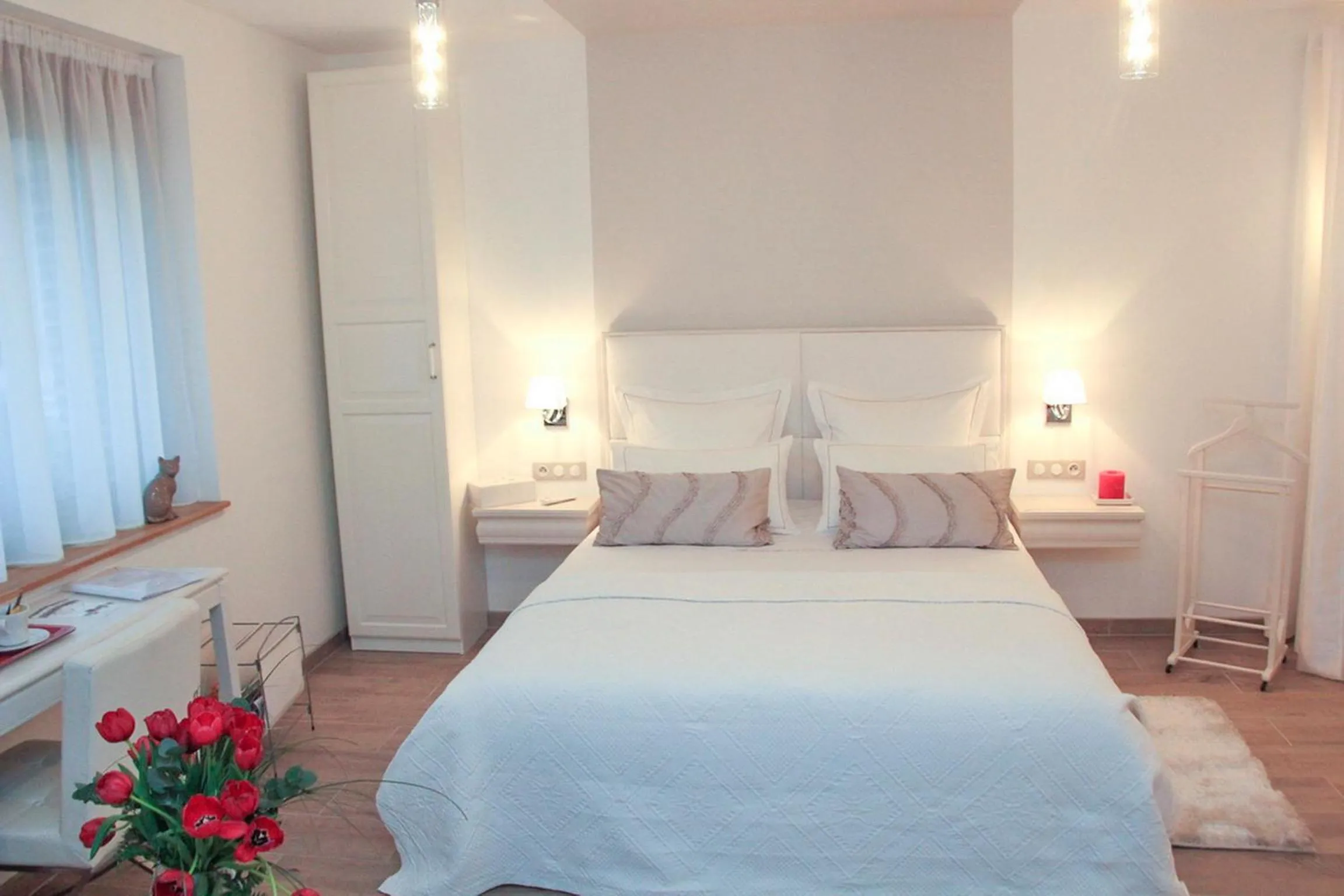 Bedroom, Bed in Au Coeur Des Hôtes