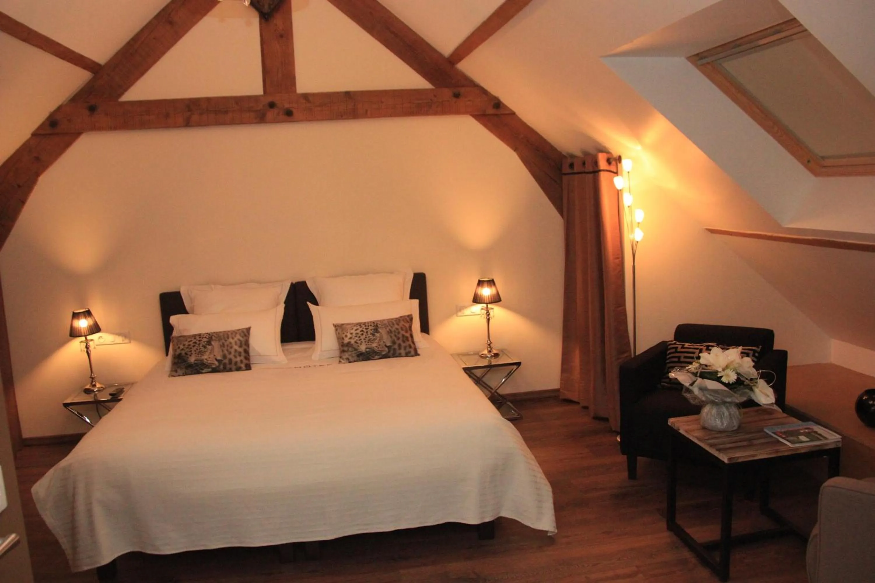 Bedroom, Bed in Au Coeur Des Hôtes