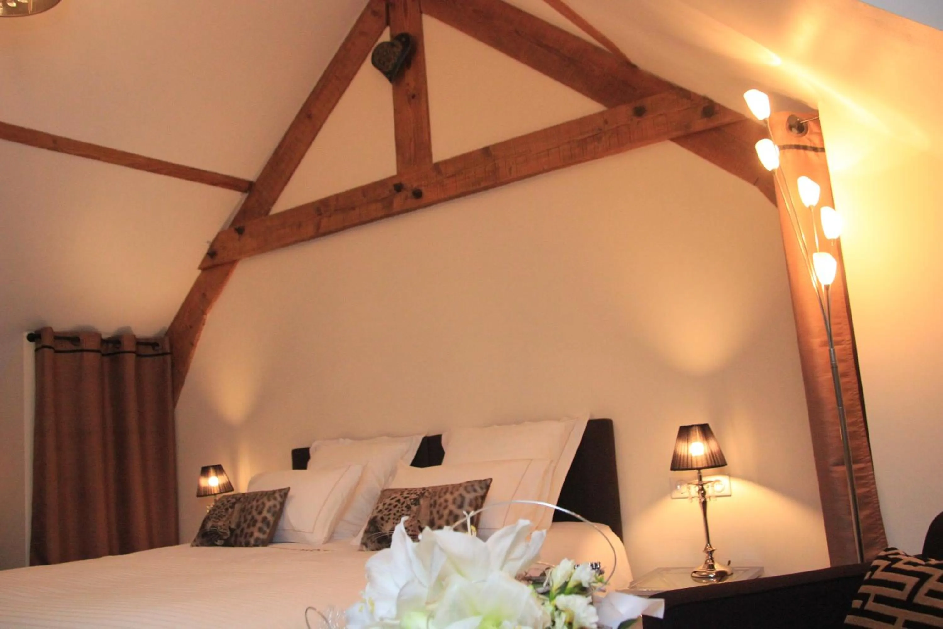 Bedroom, Bed in Au Coeur Des Hôtes