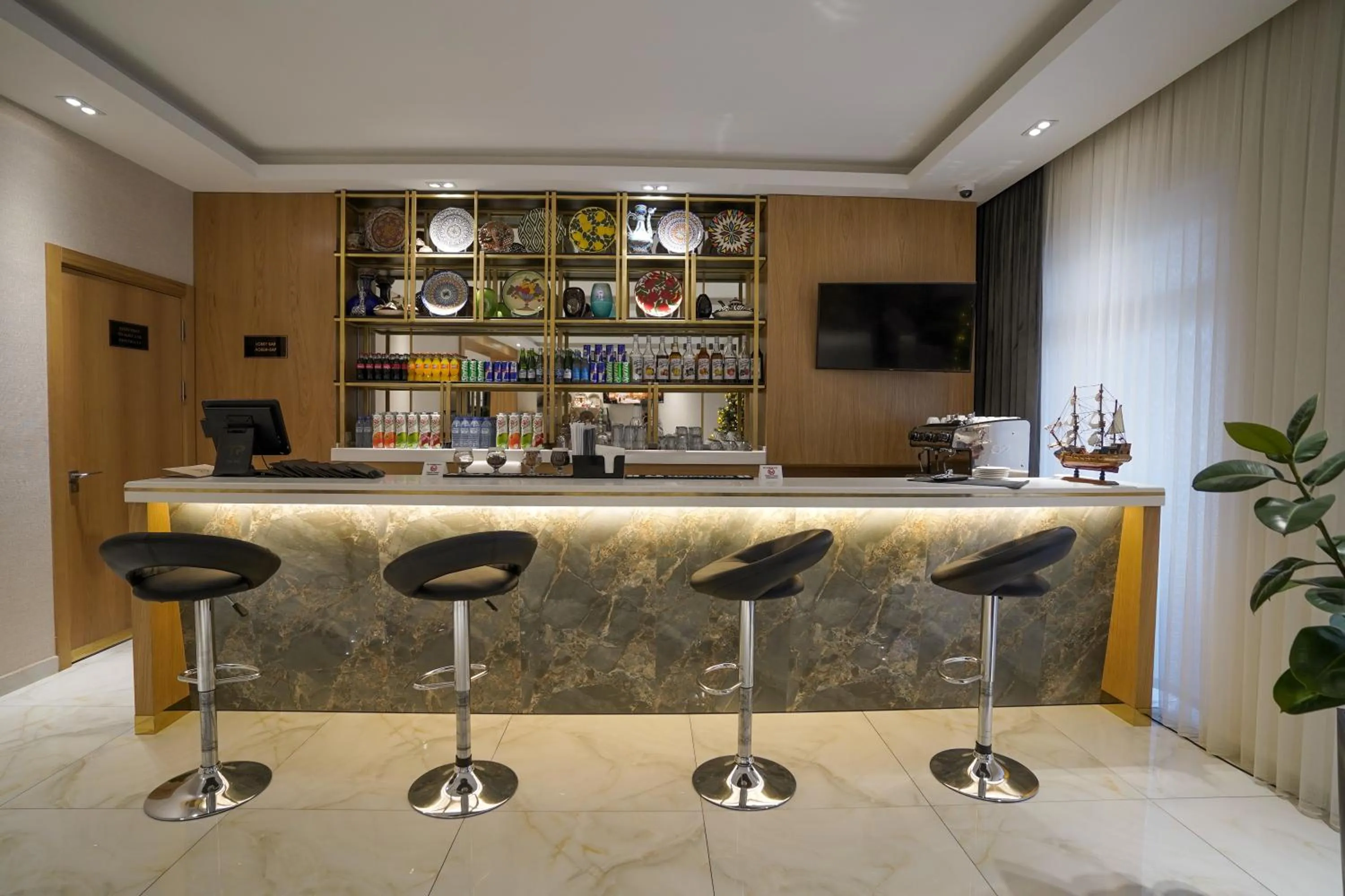 Lounge or bar in Milan Hotel