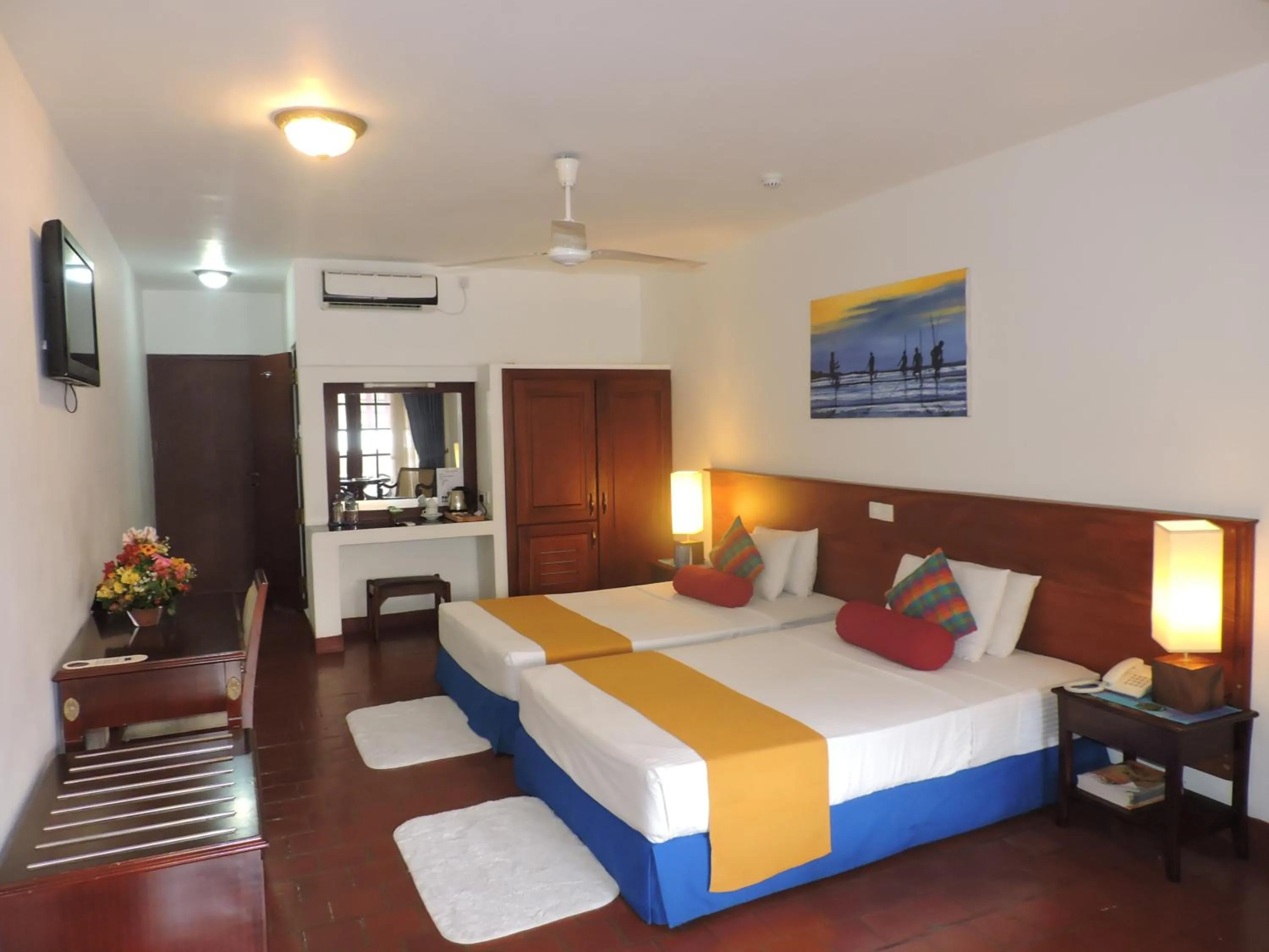 Photo of the whole room, Bed in Catamaran Beach Hotel