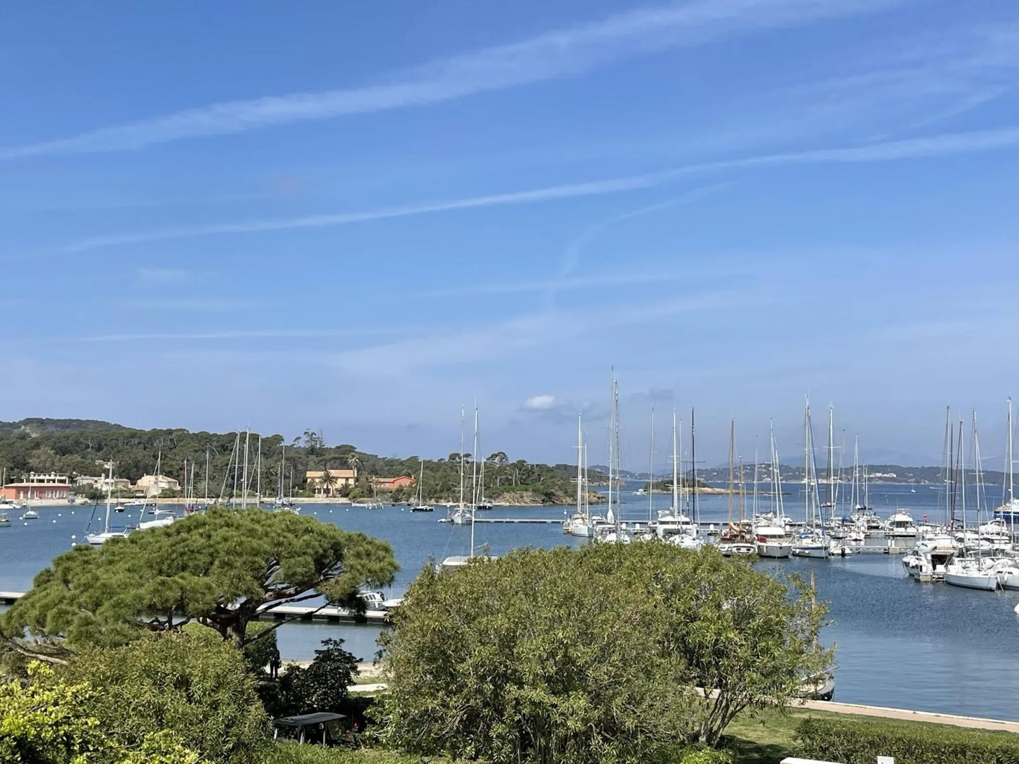 Neighbourhood in L'Oustaou De Porquerolles