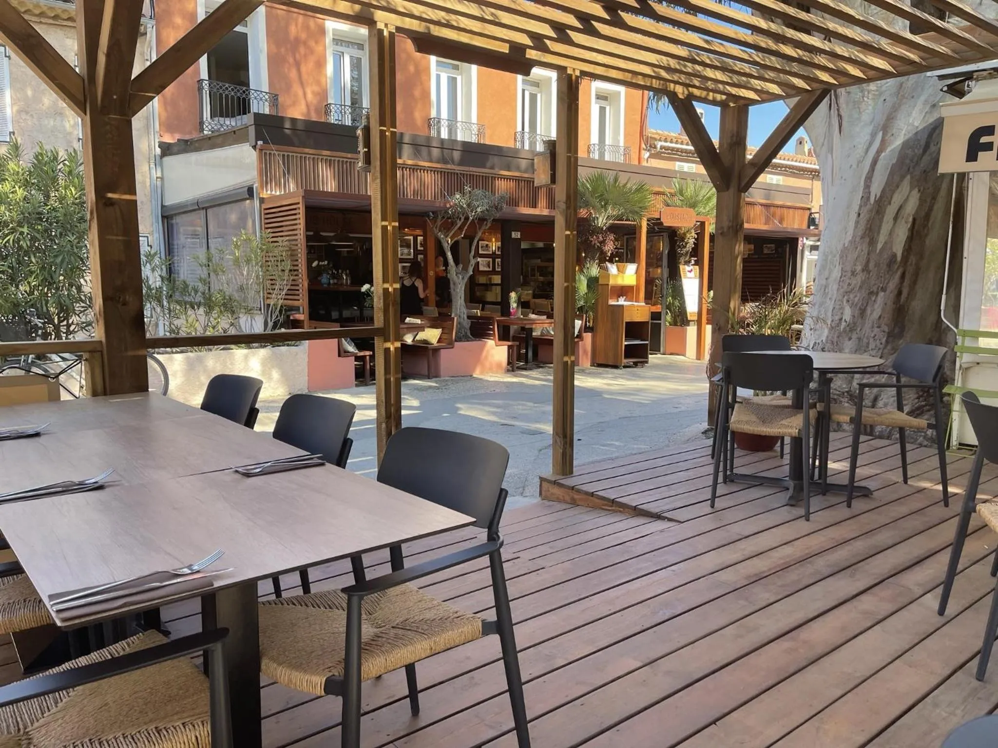 Dining area in L'Oustaou De Porquerolles