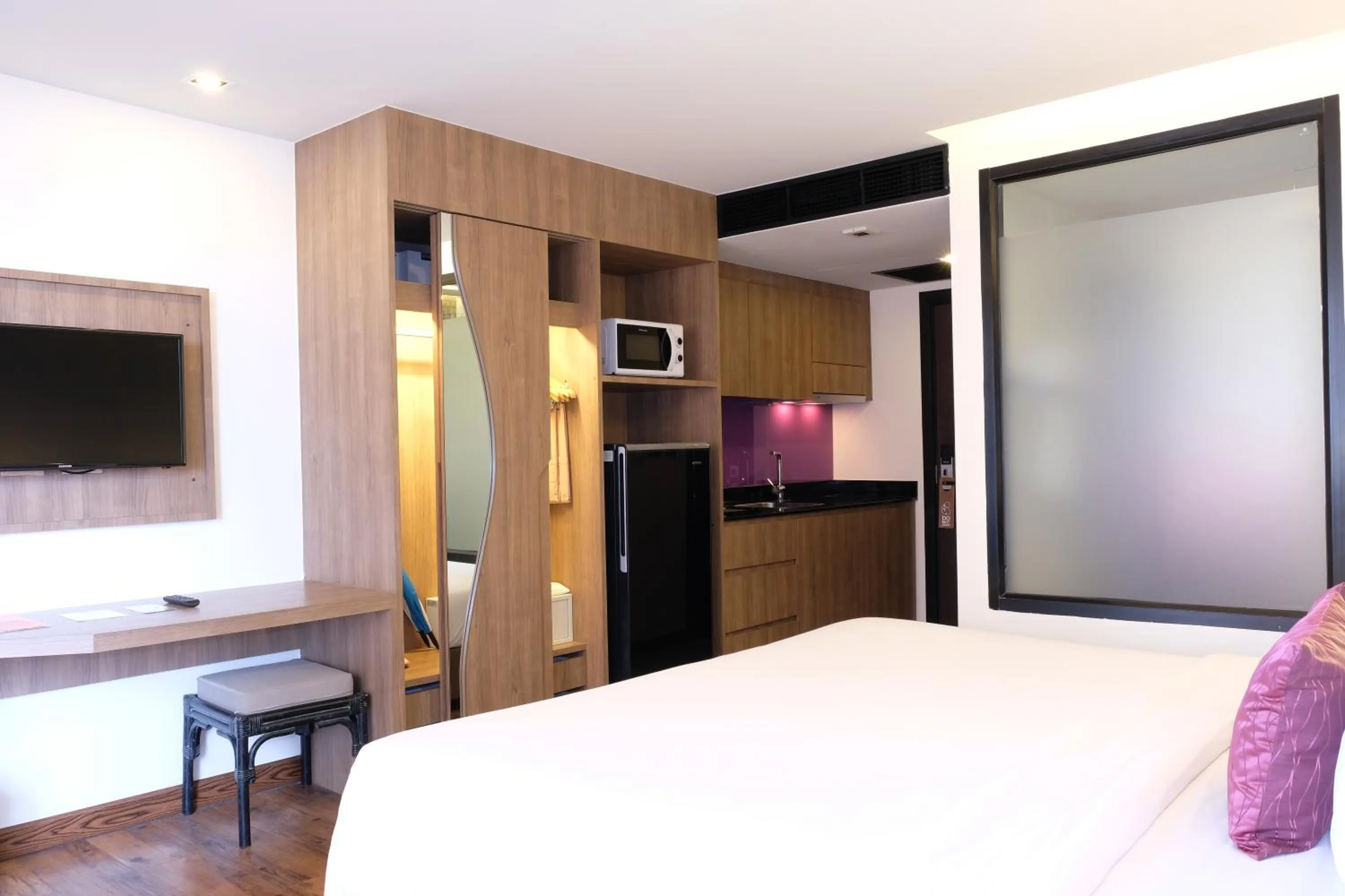 Kitchen or kitchenette, Bed in The Beach Heights Resort SHA Plus