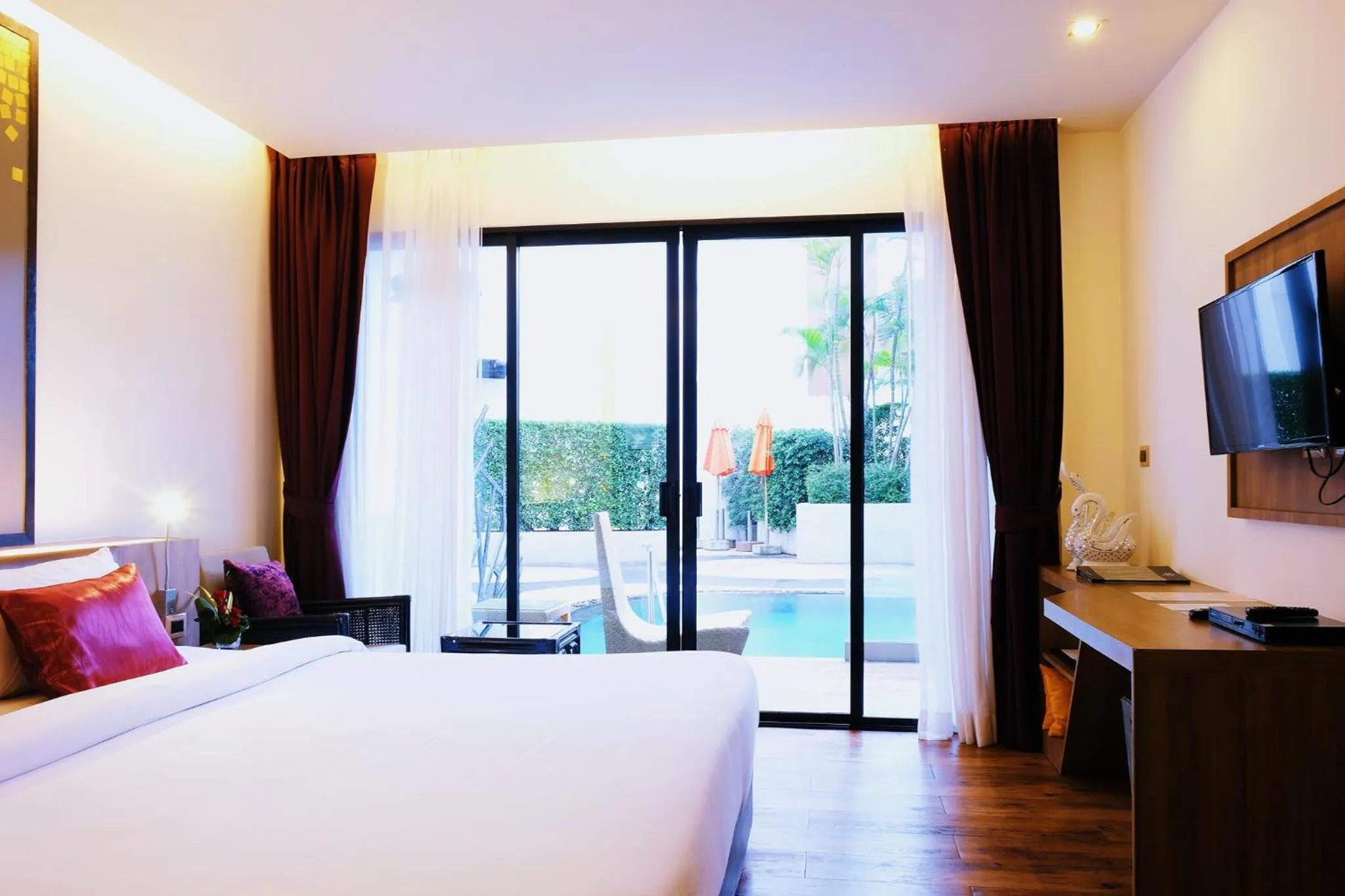 Swimming pool, Bed in The Beach Heights Resort SHA Plus