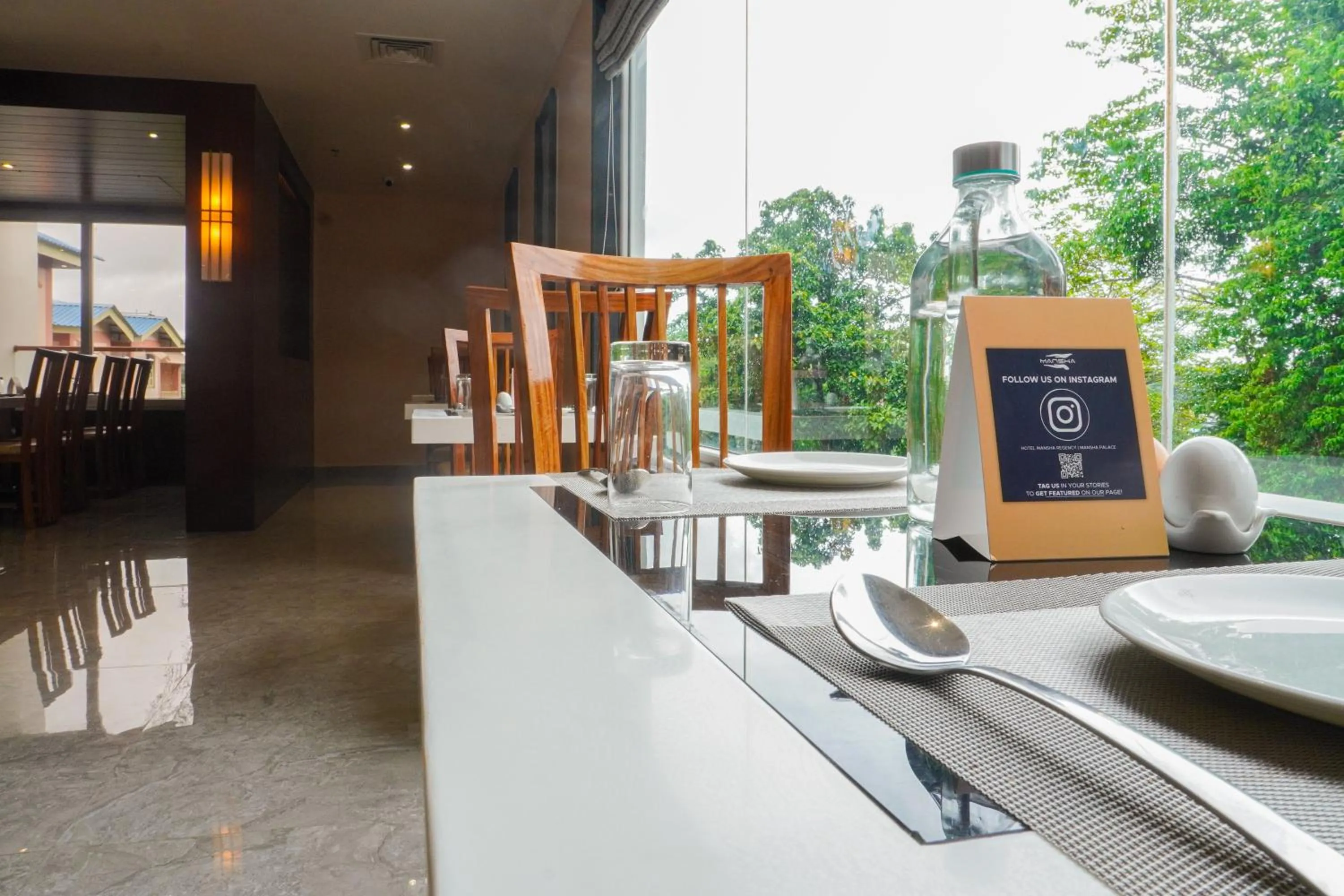 Restaurant/places to eat in Mansha Palace