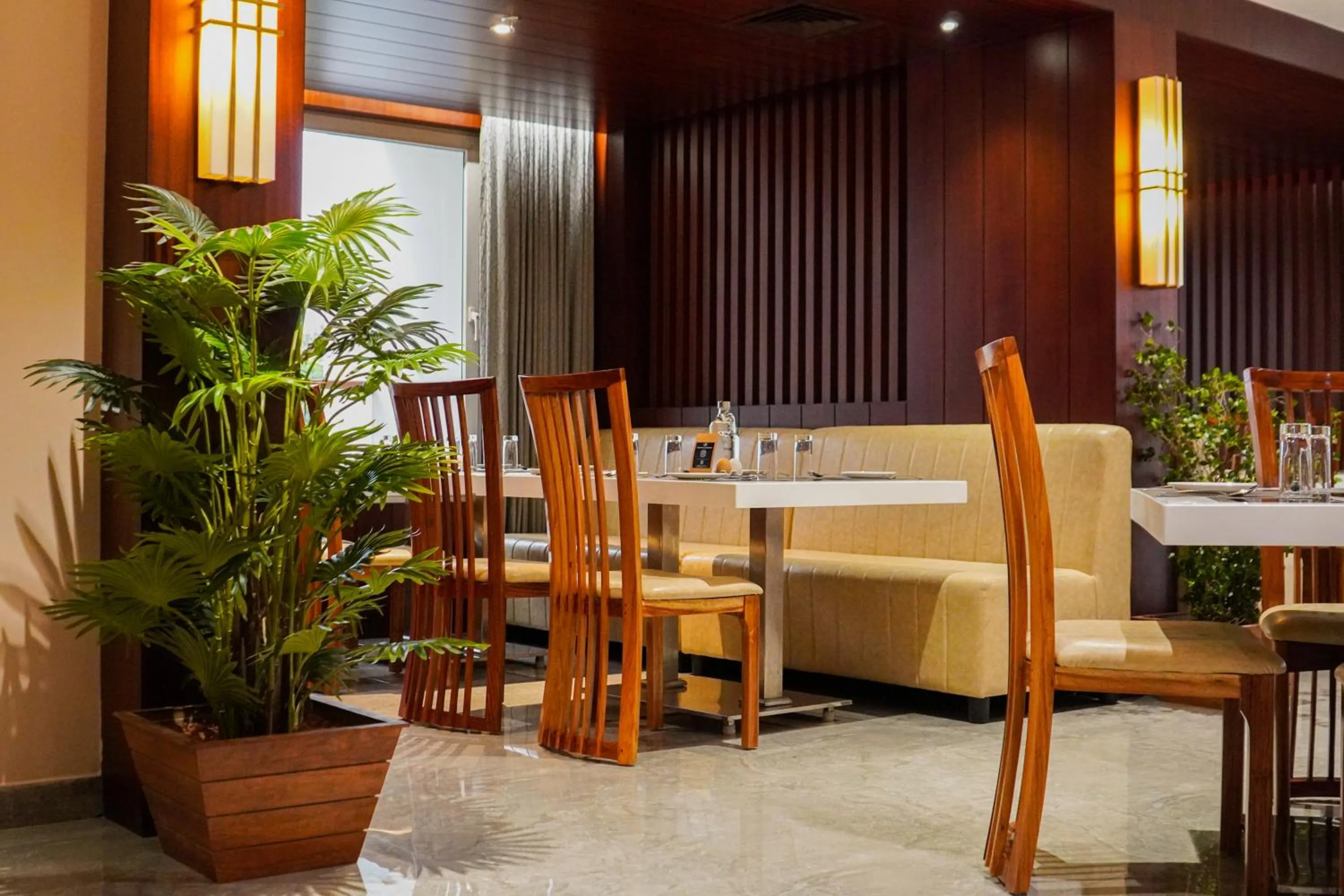 Restaurant/places to eat in Mansha Palace