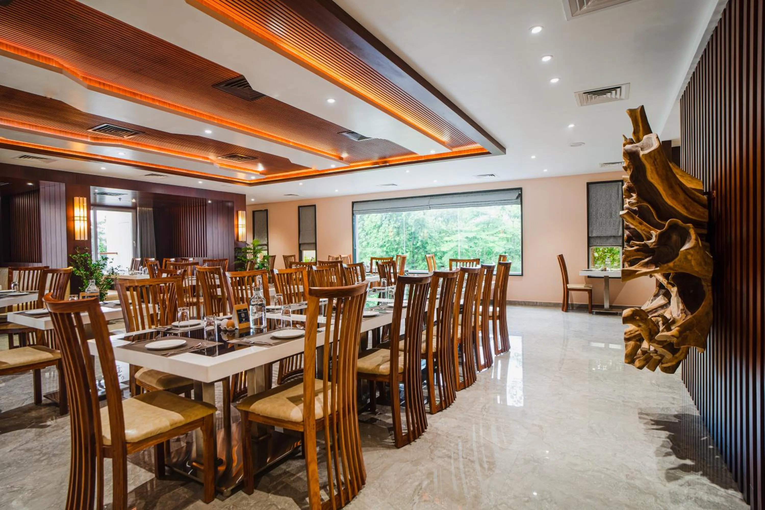 Restaurant/places to eat in Mansha Palace