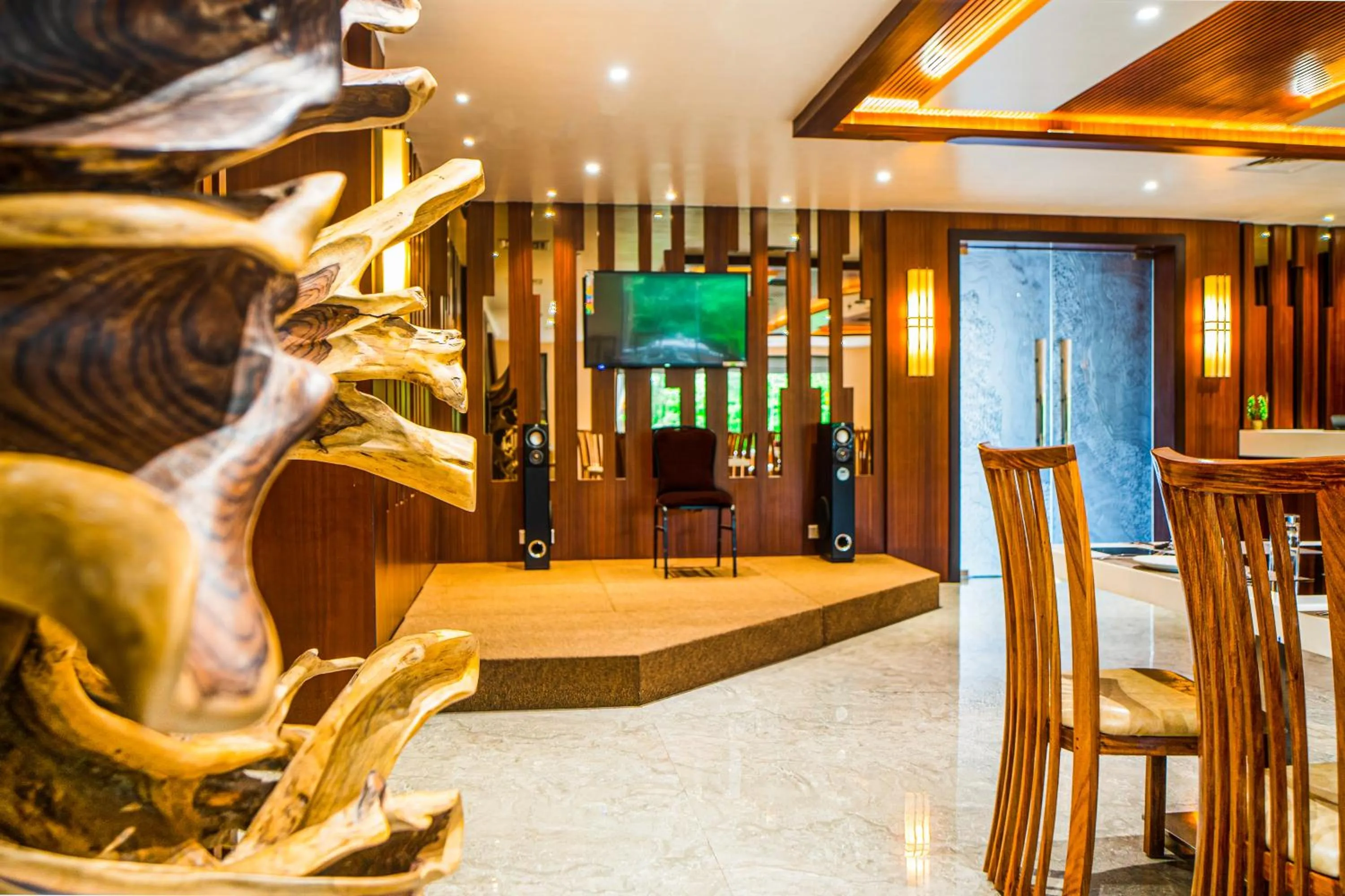 Nightclub / DJ in Mansha Palace