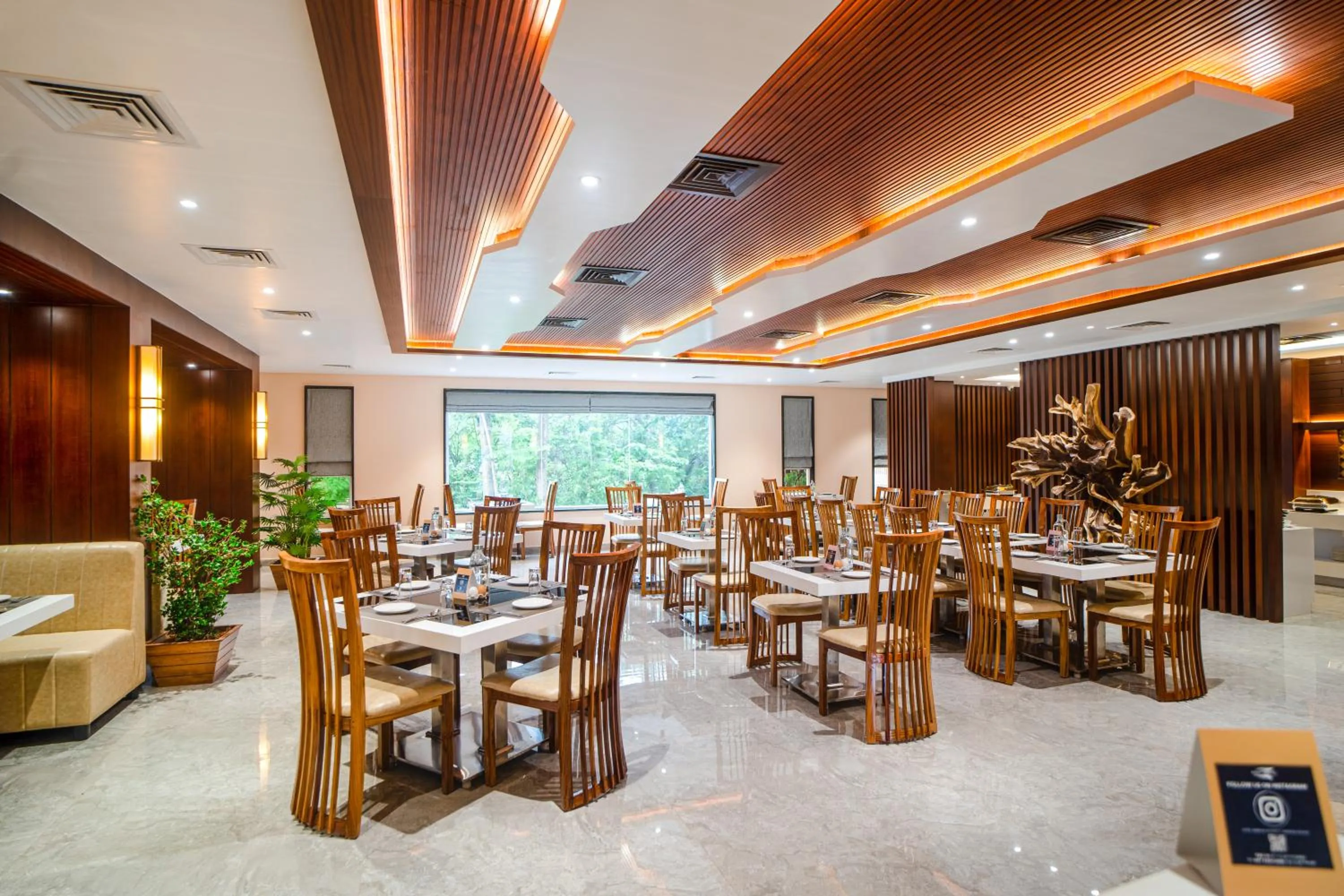 Restaurant/places to eat in Mansha Palace