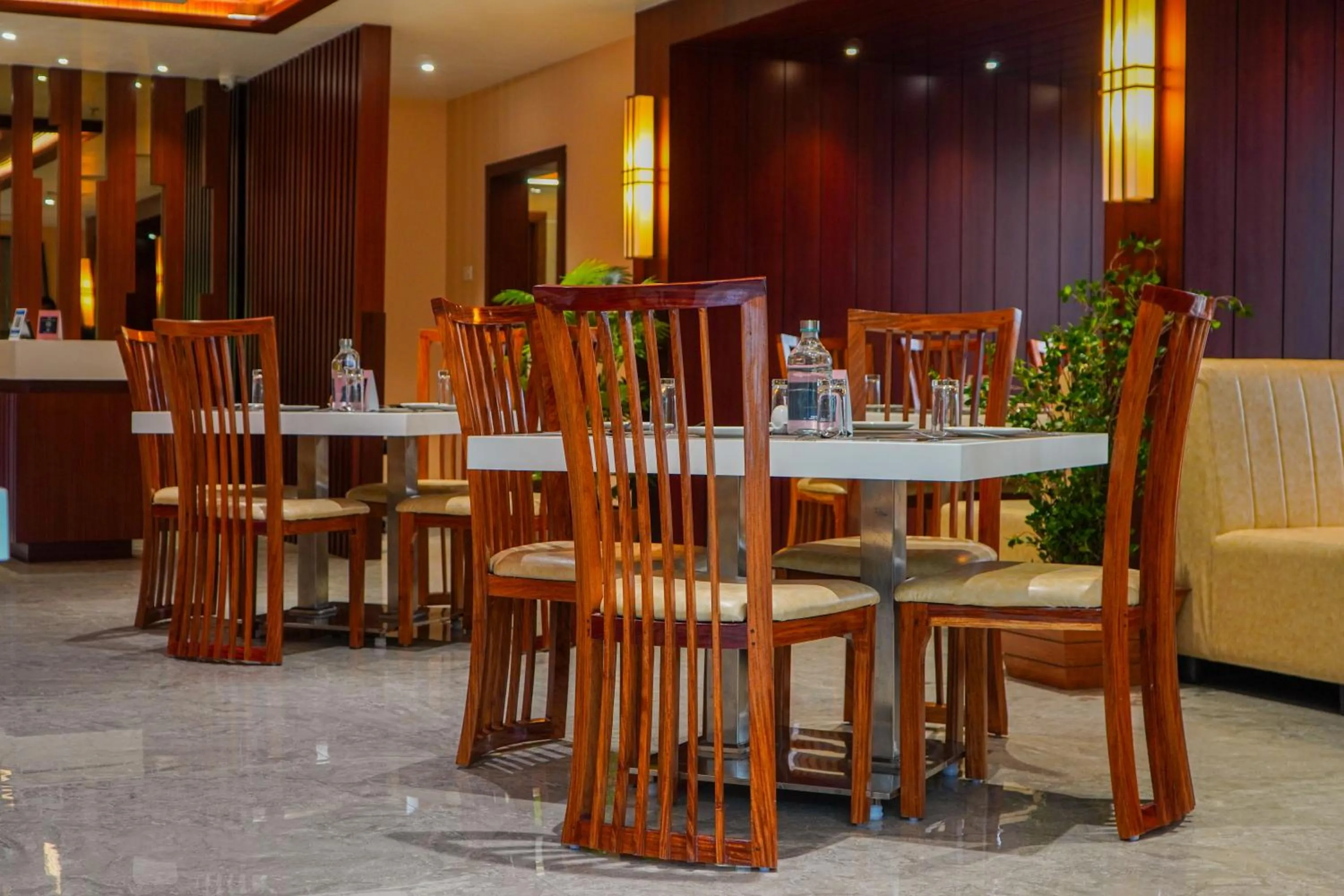 Restaurant/places to eat in Mansha Palace