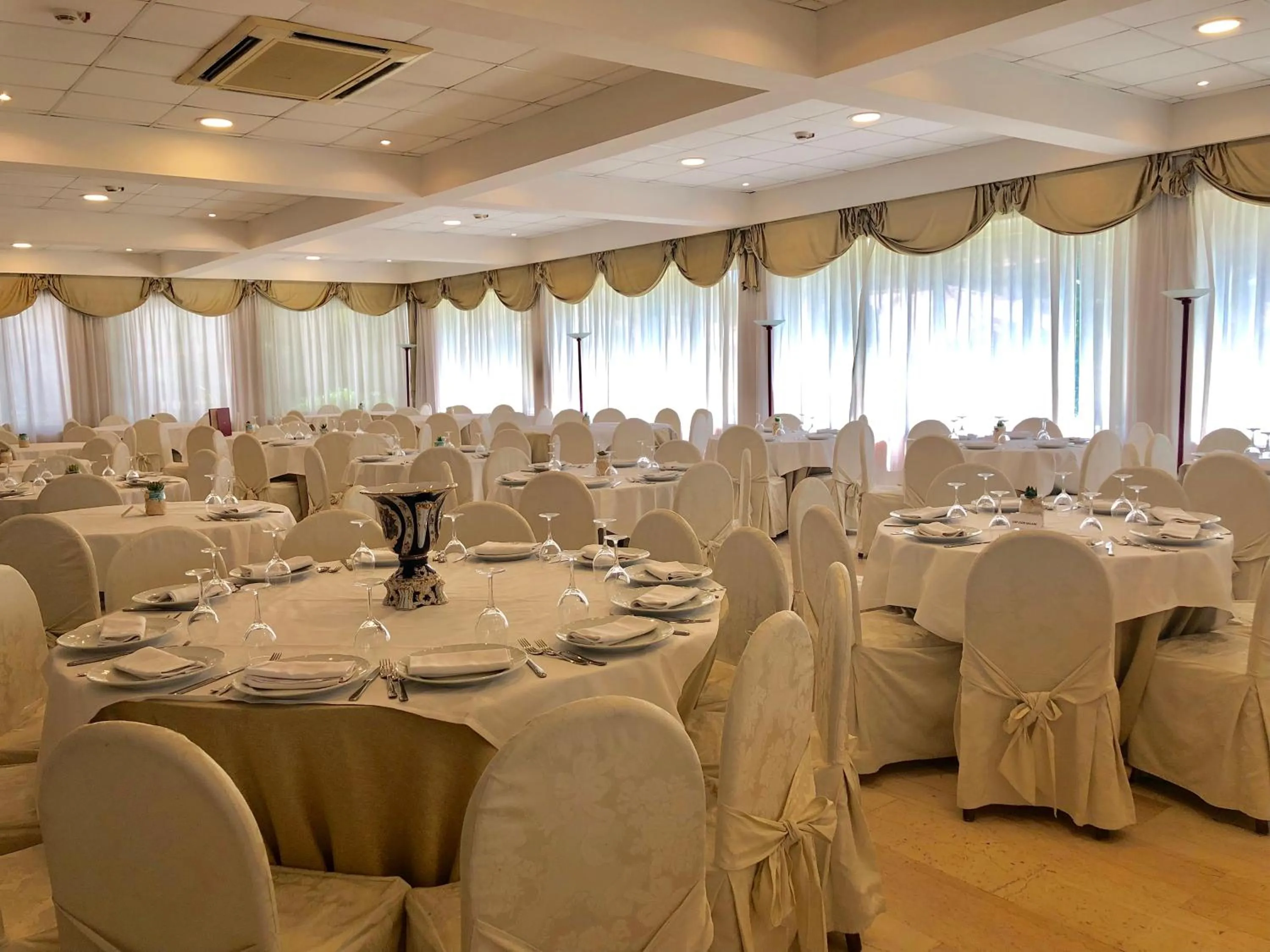 Restaurant/places to eat in Domizia Palace Hotel