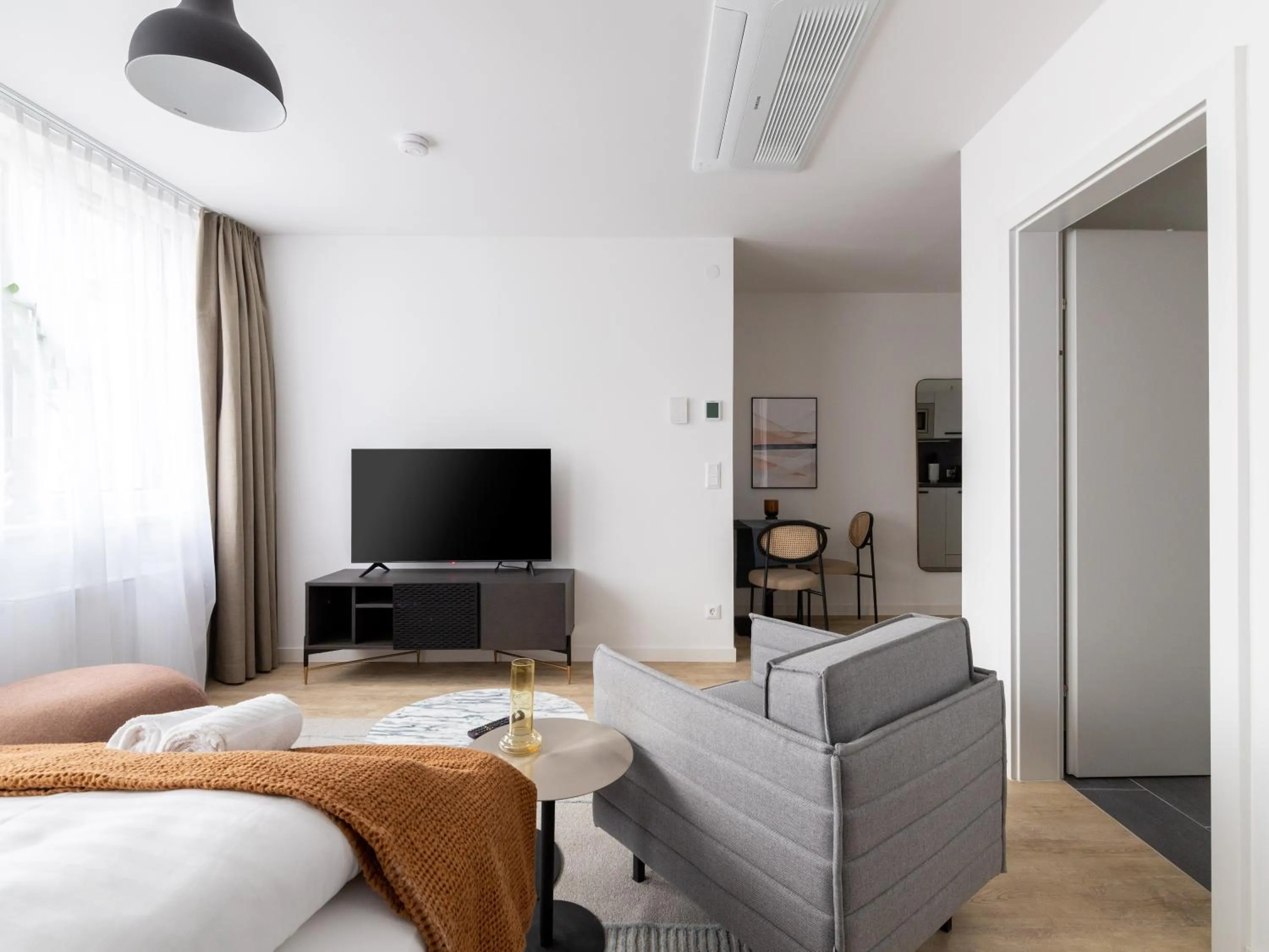 TV and multimedia, Bed in Limehome Klagenfurt Karfreitstraße