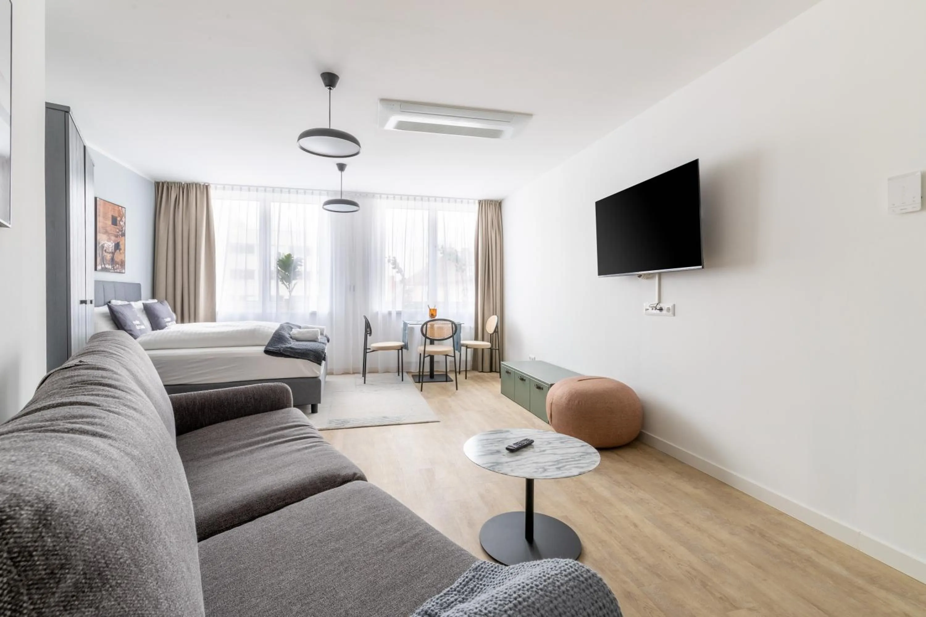 TV and multimedia, Bed in Limehome Klagenfurt Karfreitstraße