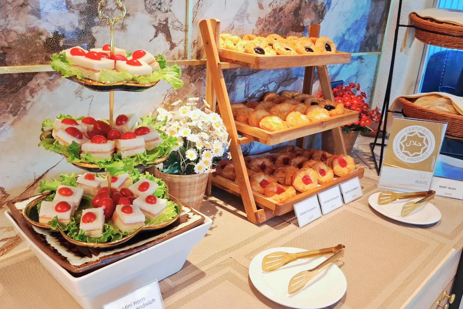 Food and drinks in Quality Beach Resorts and Spa Patong