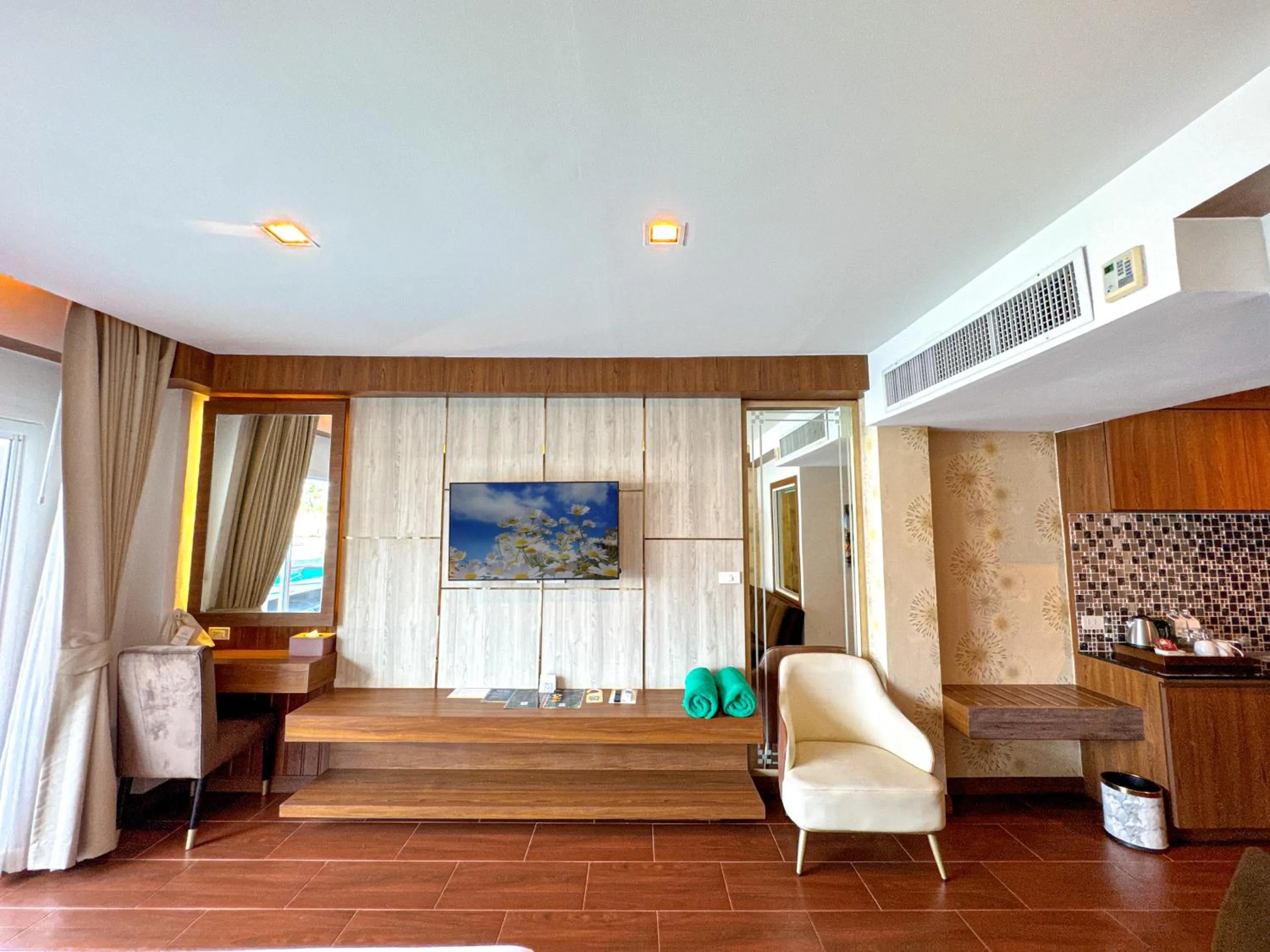 TV and multimedia in Quality Beach Resorts and Spa Patong