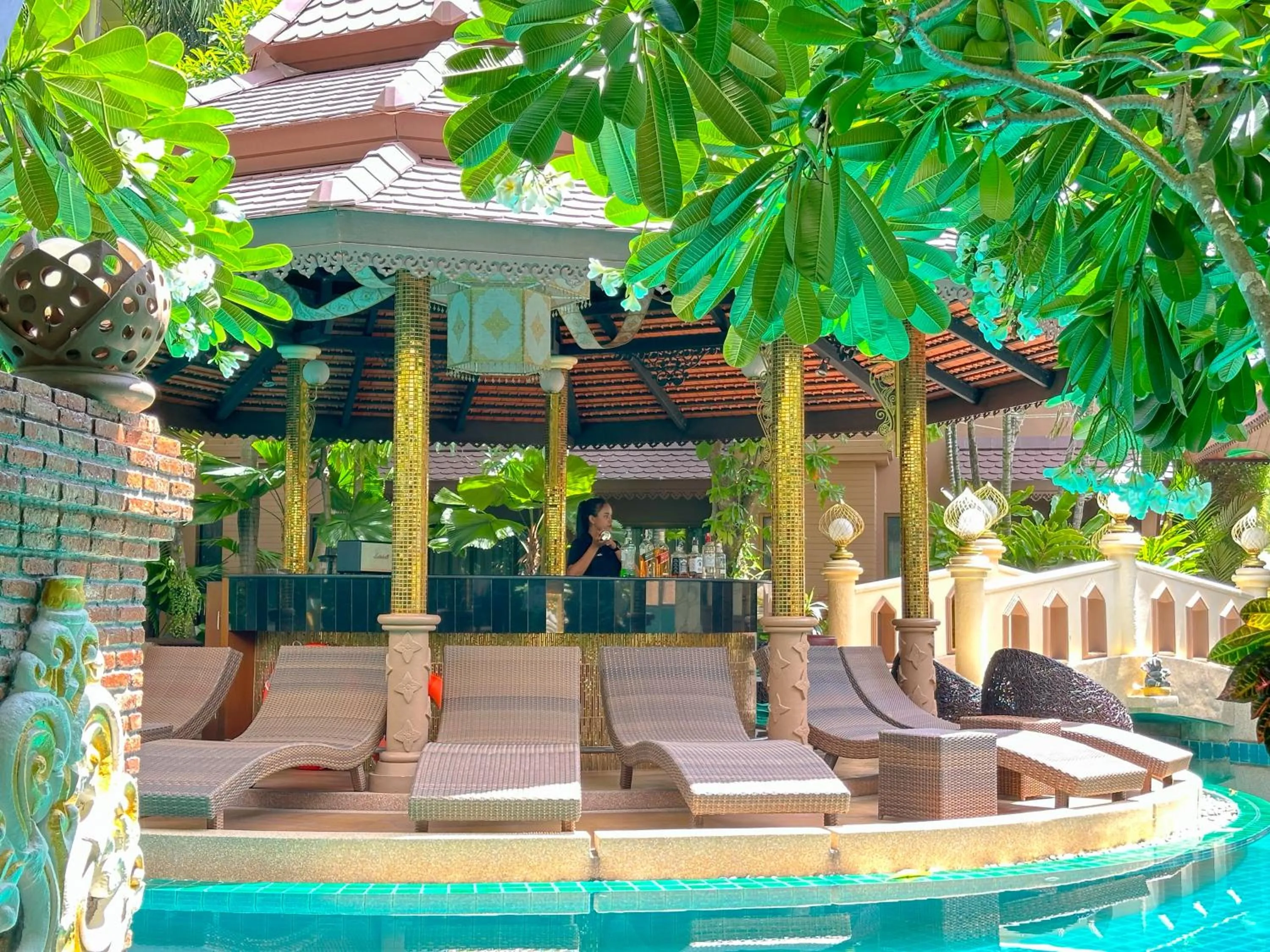 Lounge or bar in Quality Beach Resorts and Spa Patong