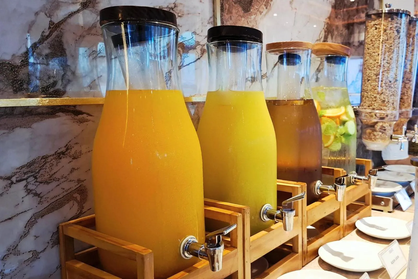 Food and drinks in Quality Beach Resorts and Spa Patong