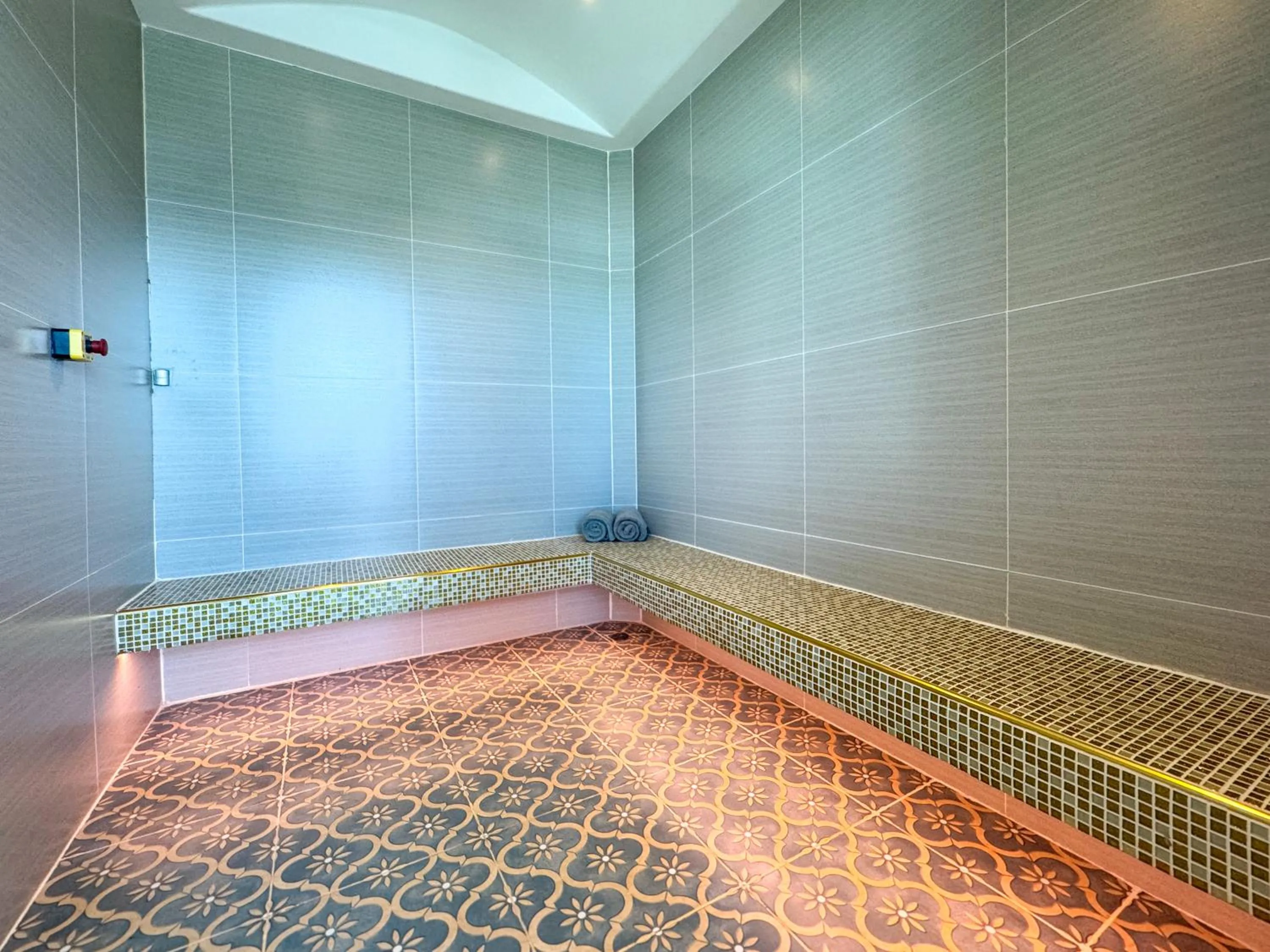 Steam room in Quality Beach Resorts and Spa Patong